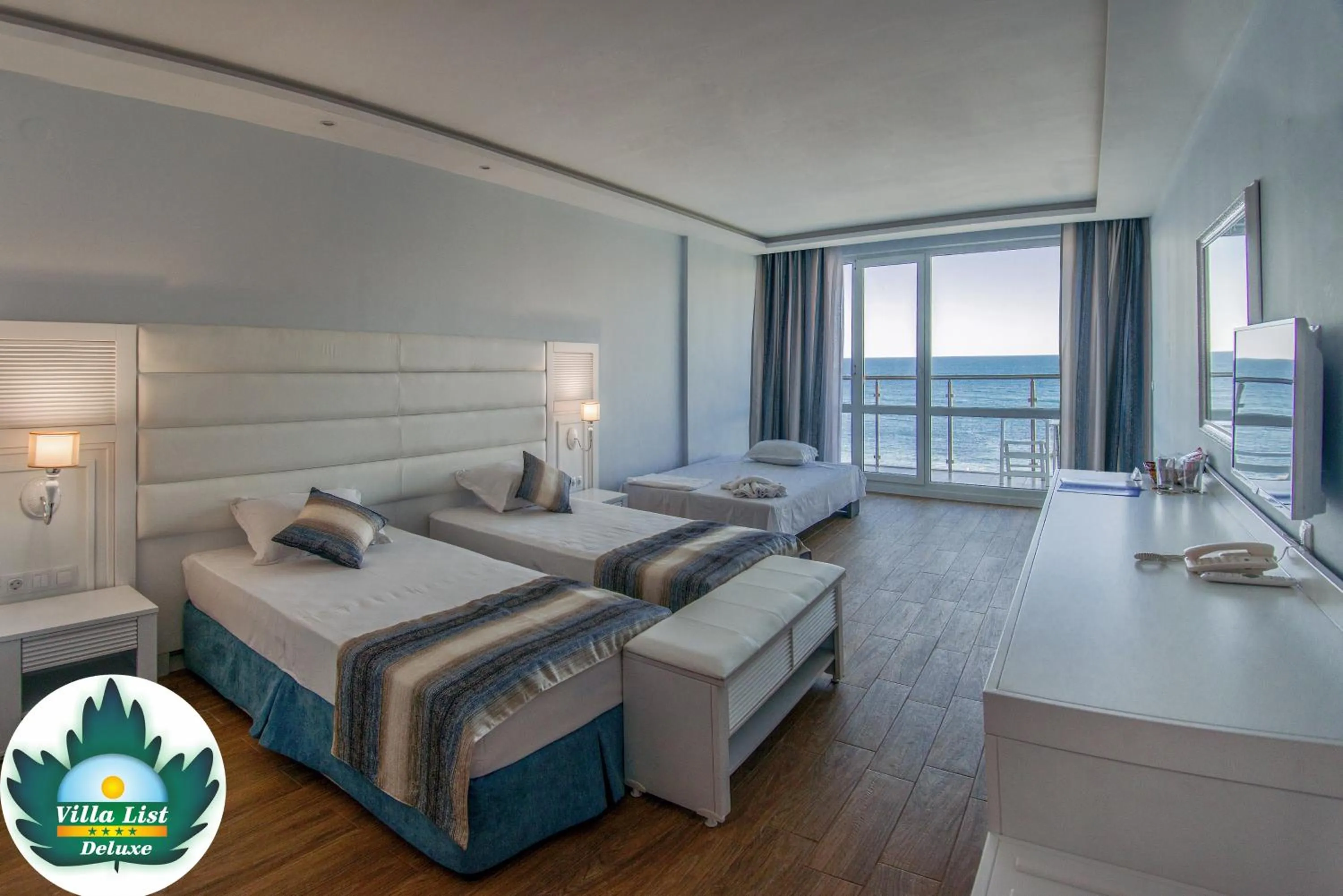 Sea view, Bed in Hotel Villa List