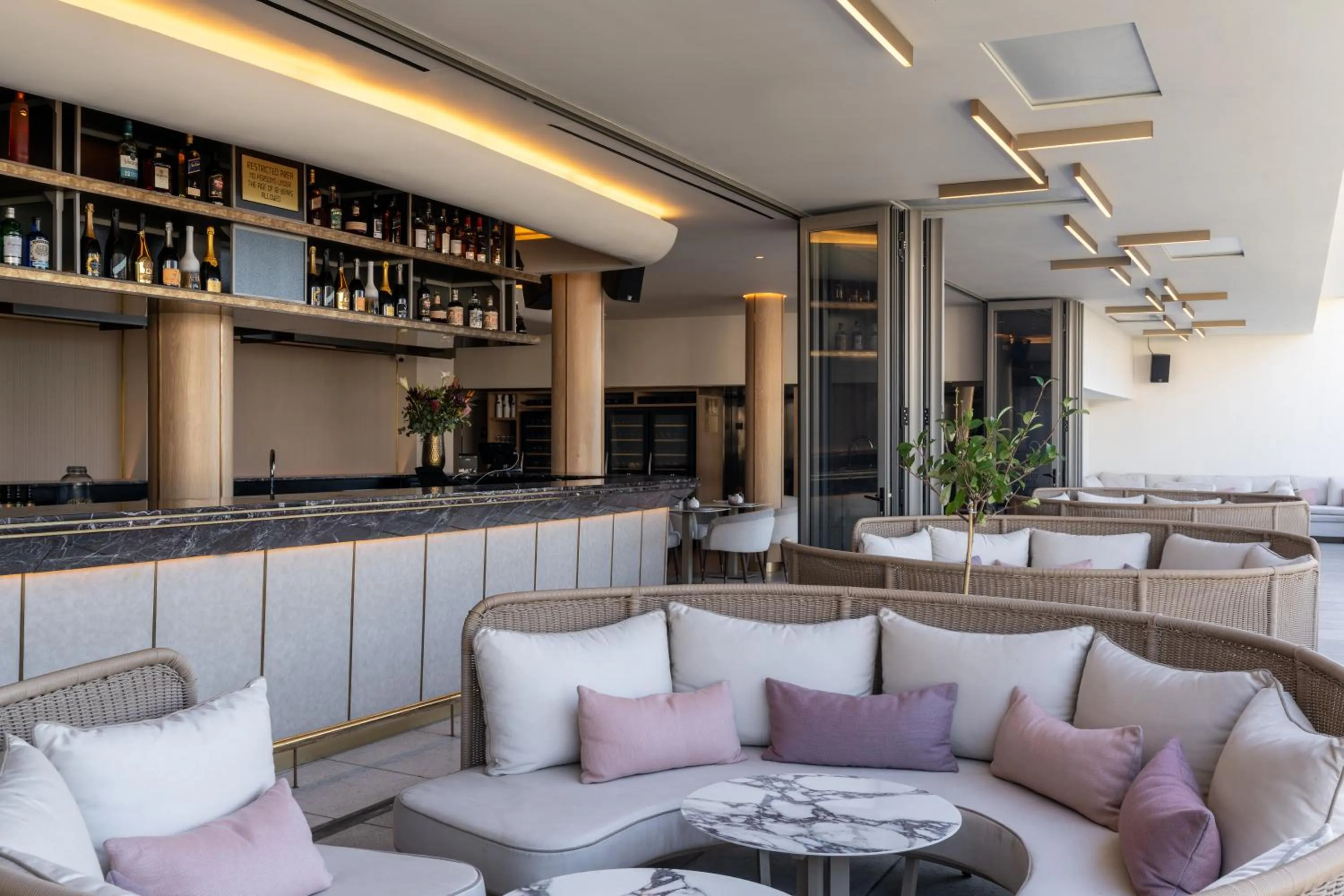 Restaurant/places to eat in Radisson Hotel Cape Town Foreshore