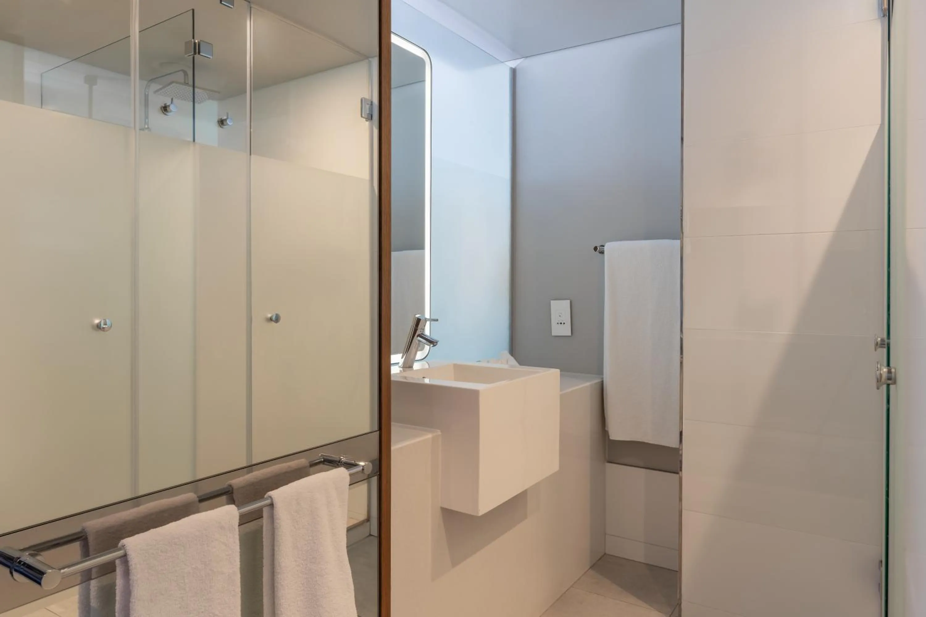 Bathroom in Radisson Hotel Cape Town Foreshore