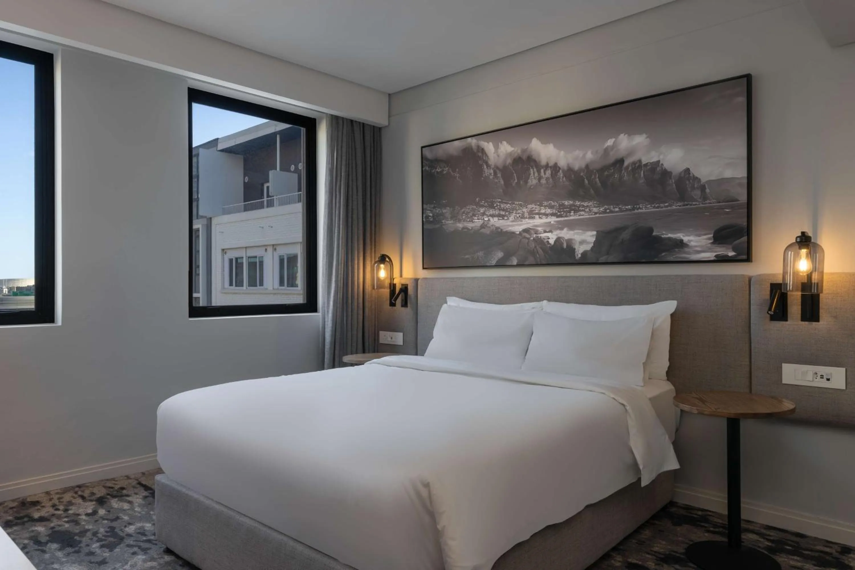 Bedroom, Bed in Radisson Hotel Cape Town Foreshore