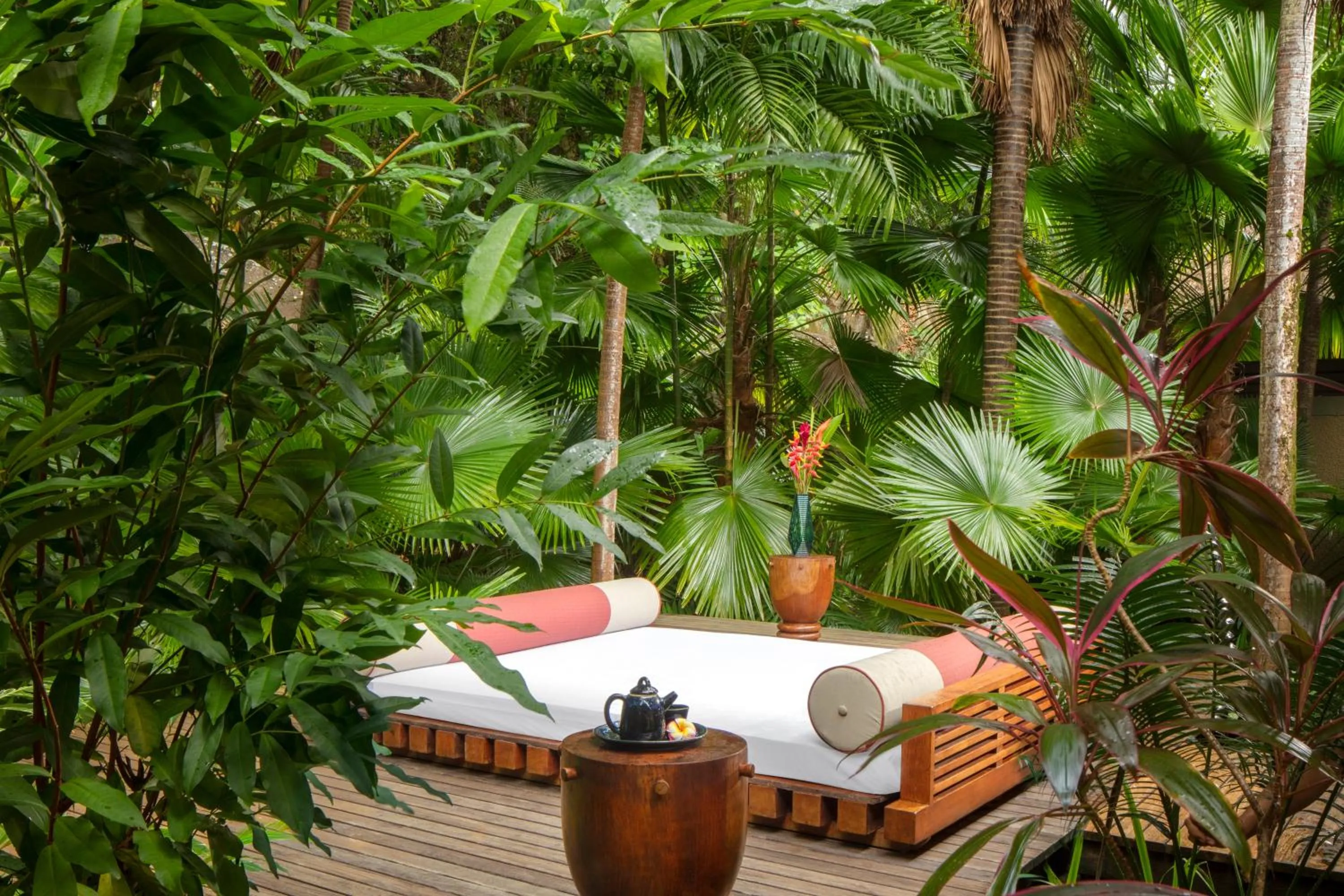 Garden in Anantara Maia Seychelles Villas
