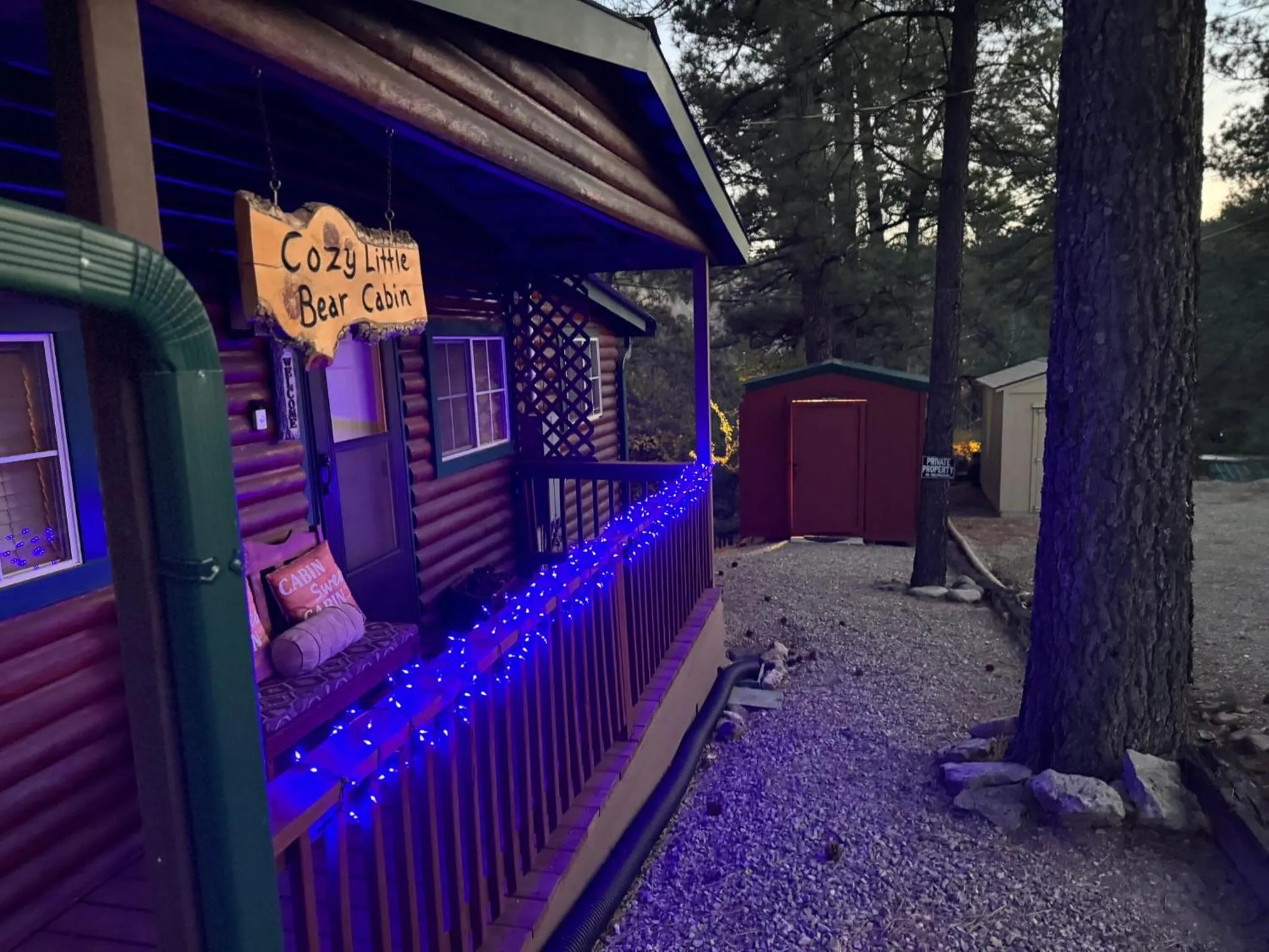 Gonzales Cozy Little Bear Cabin