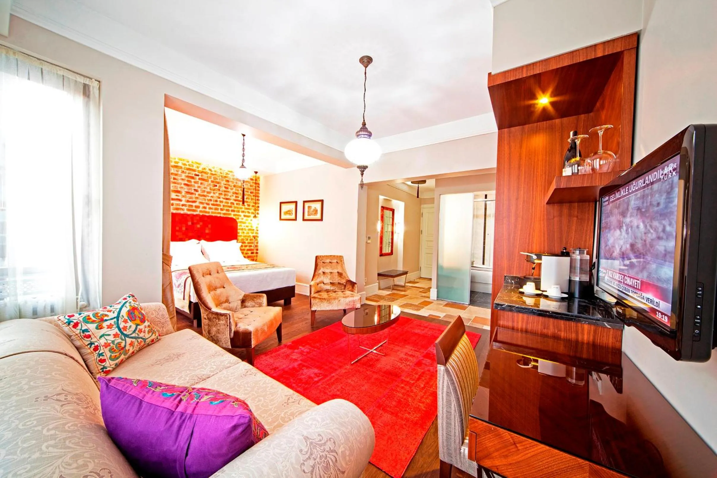 Coffee/tea facilities in Azade Suites