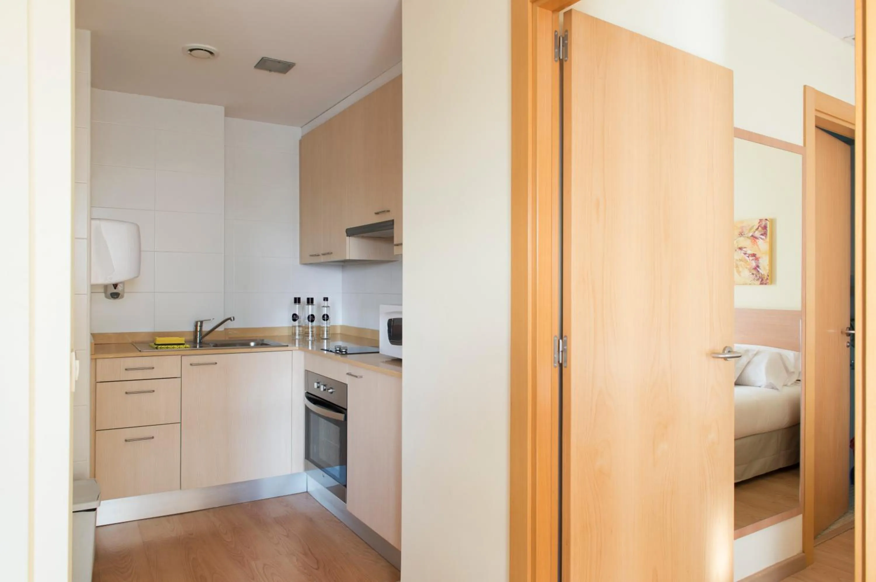 Kitchen or kitchenette, Bed in Apartamentos Aura Park Fira BCN
