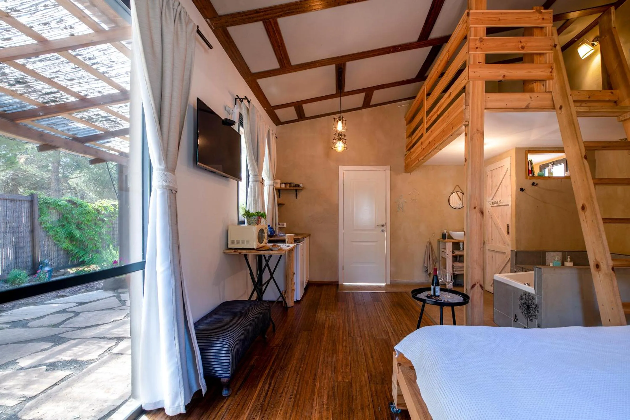 Bed in Gate Away B&B Units - המקום באל רום