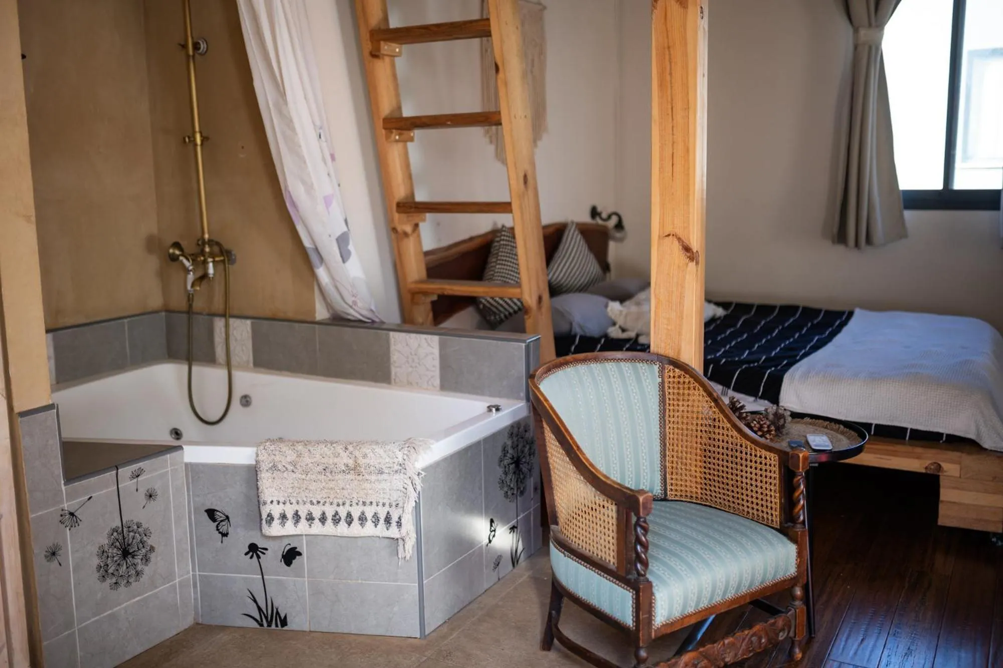 Bed in Gate Away B&B Units - המקום באל רום