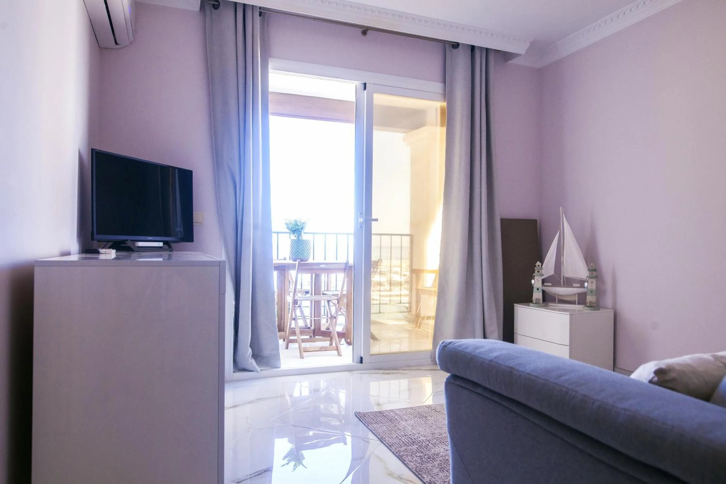 TV and multimedia in Duquesa Seaview marina
