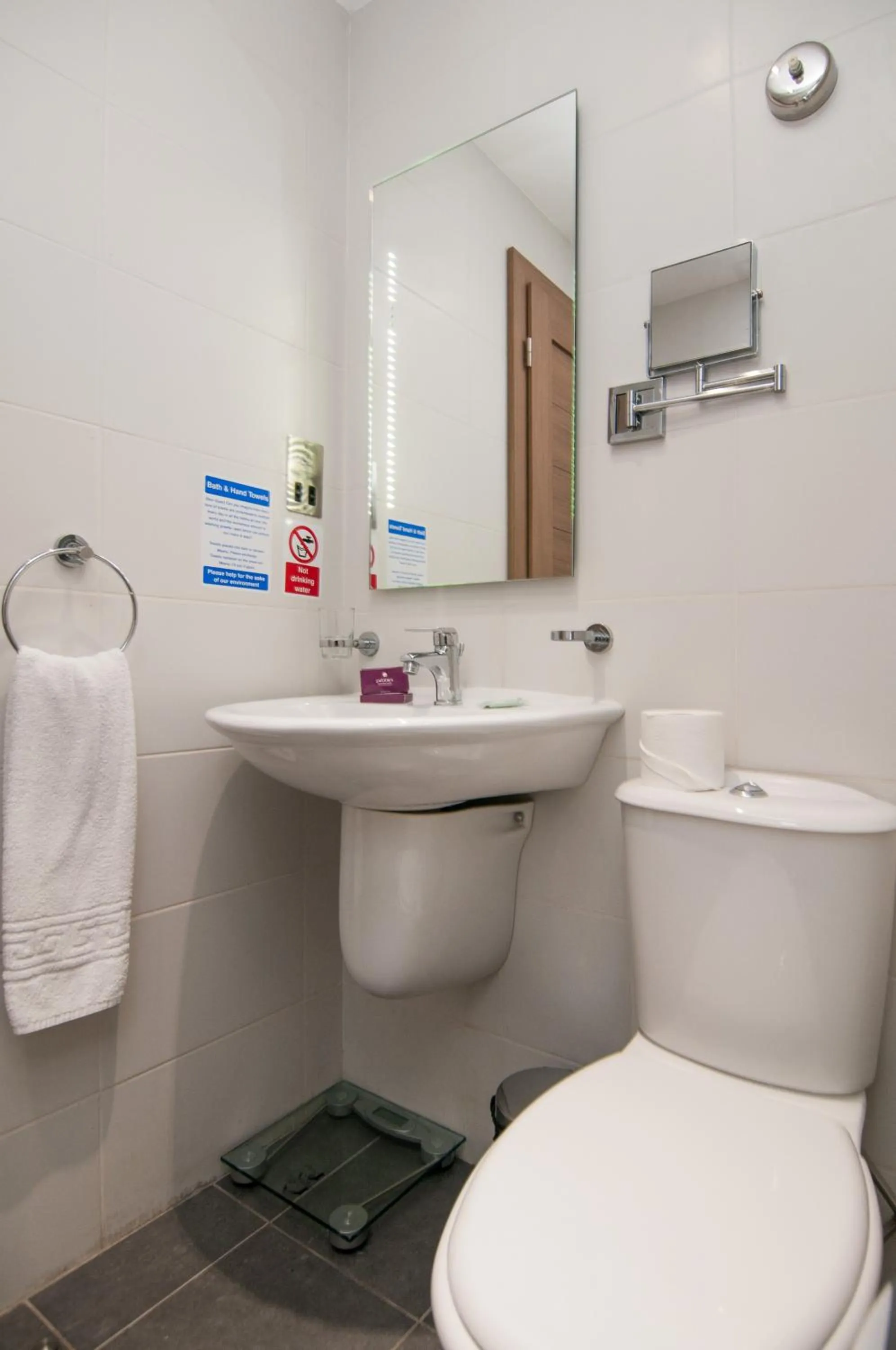 Bathroom in Pebbles Boutique Aparthotel