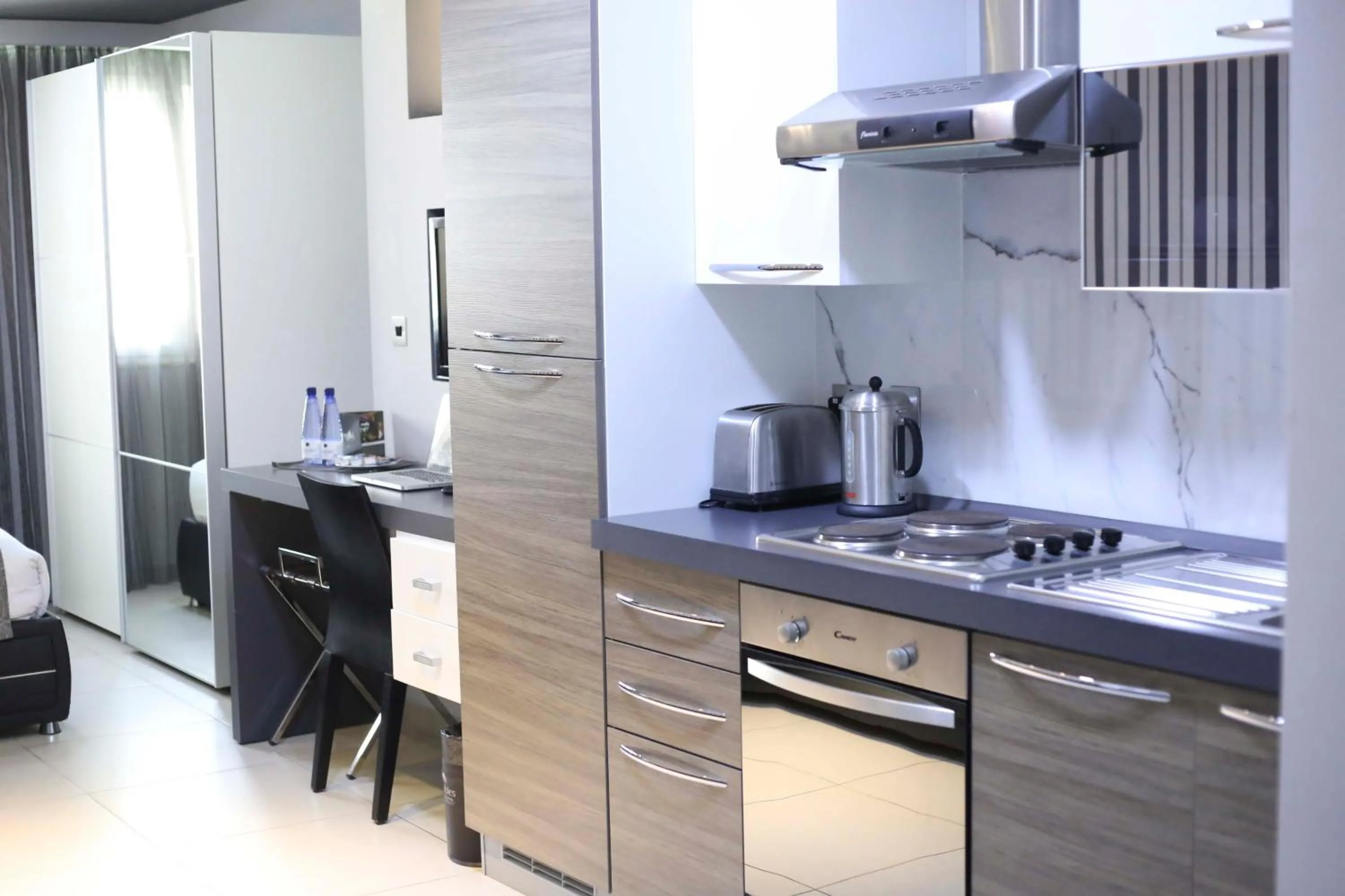 Kitchen or kitchenette, Kitchen/Kitchenette in Pebbles Boutique Aparthotel