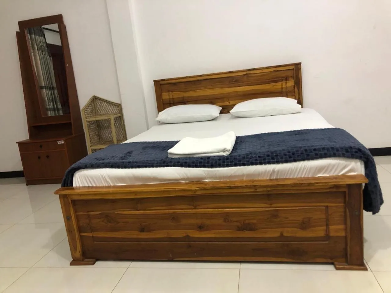 Property building, Bed in Thisha Hotel & Restaurant