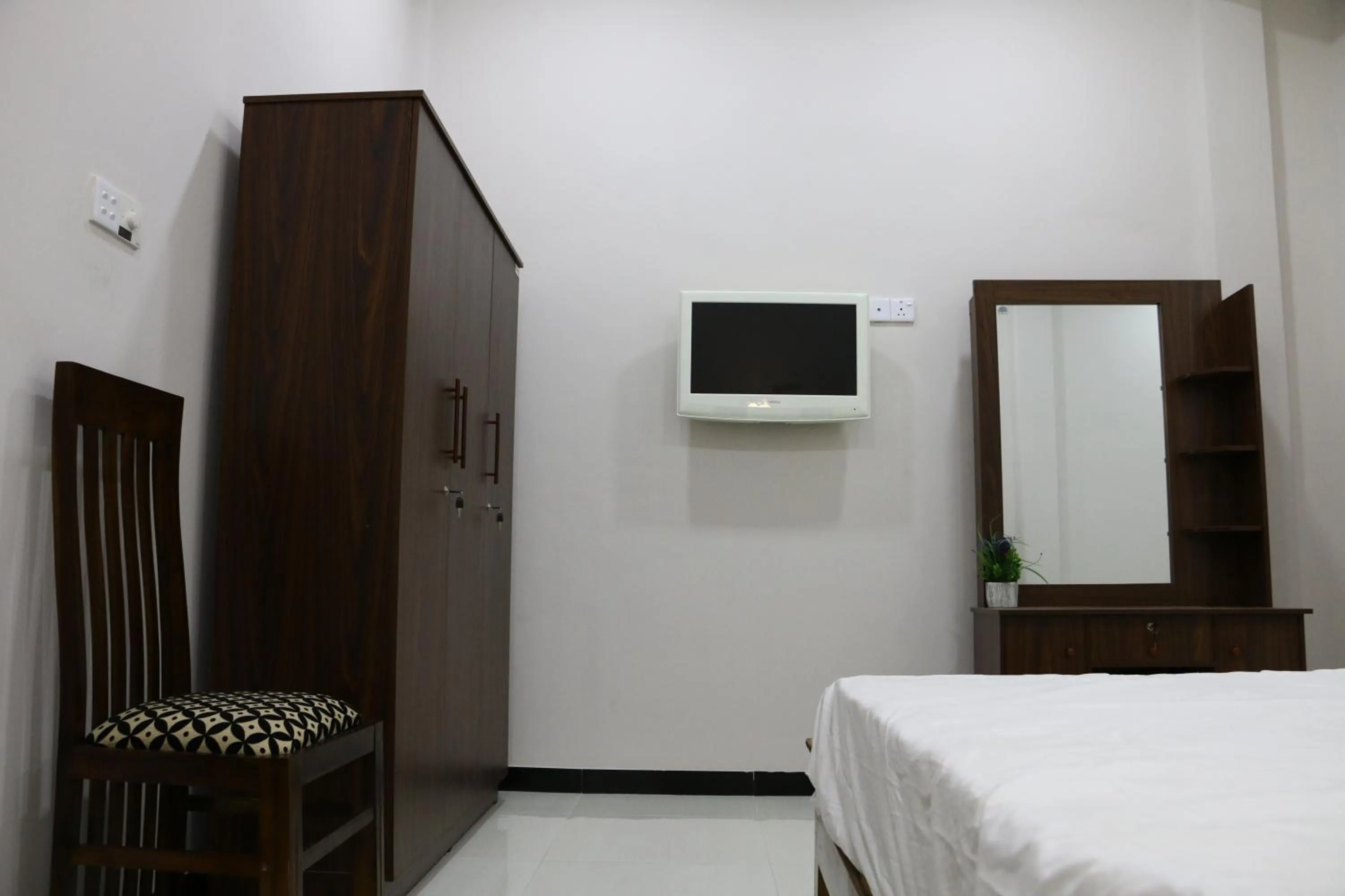 Communal lounge/ TV room, Bed in Thisha Hotel & Restaurant