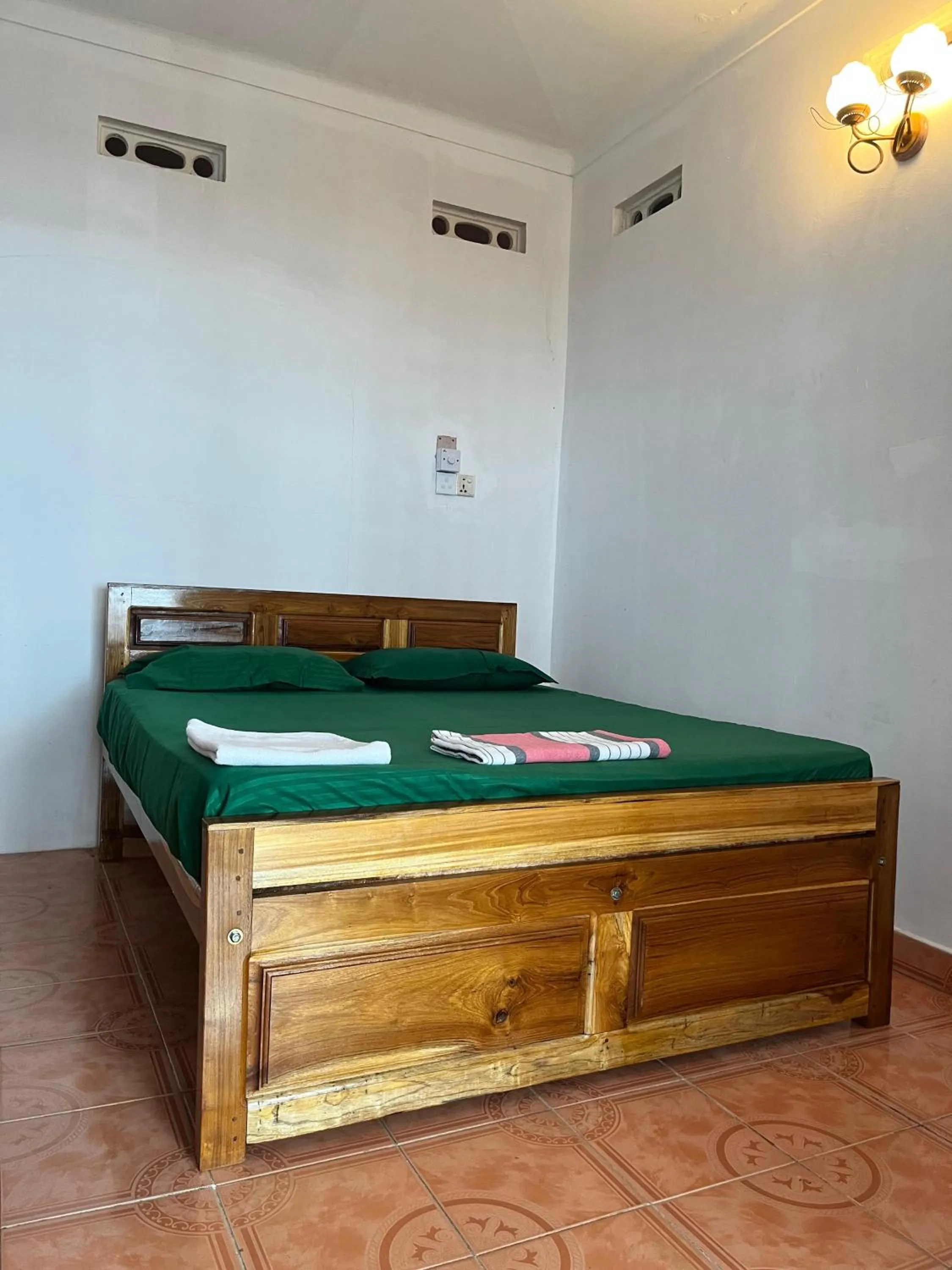 Property building, Bed in Thisha Hotel & Restaurant