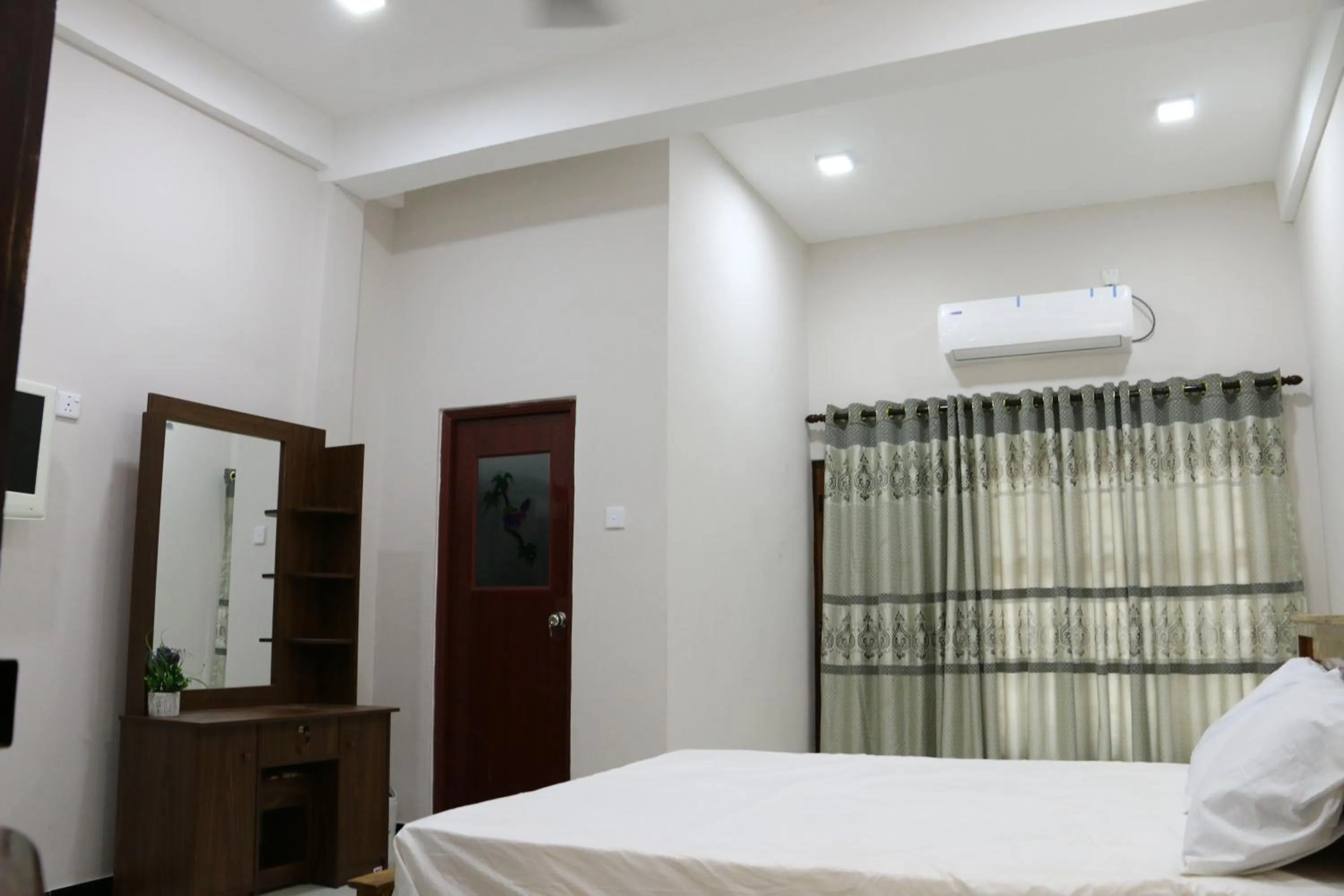 Bed in Thisha Hotel & Restaurant