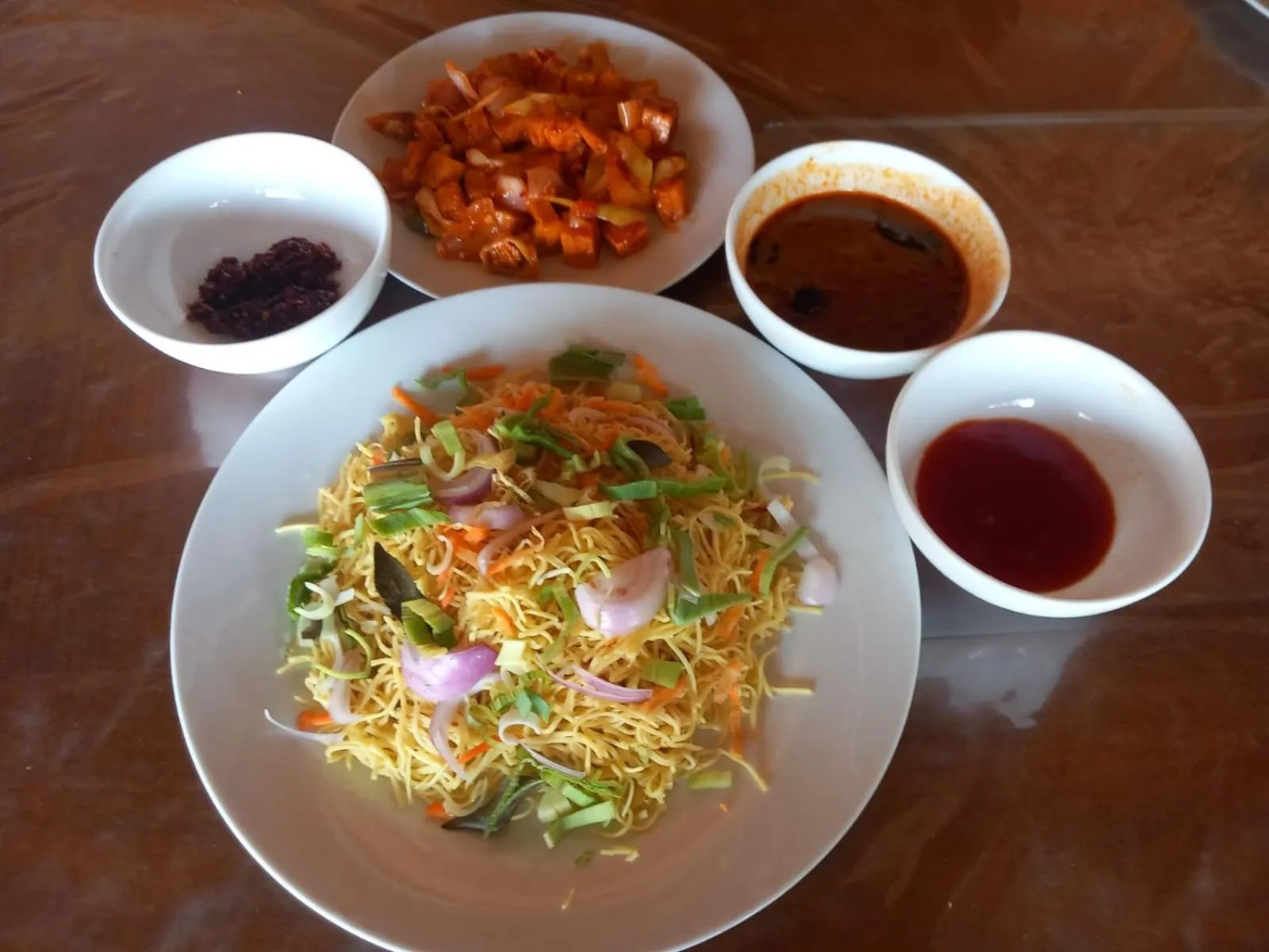 Restaurant/places to eat in Thisha Hotel & Restaurant