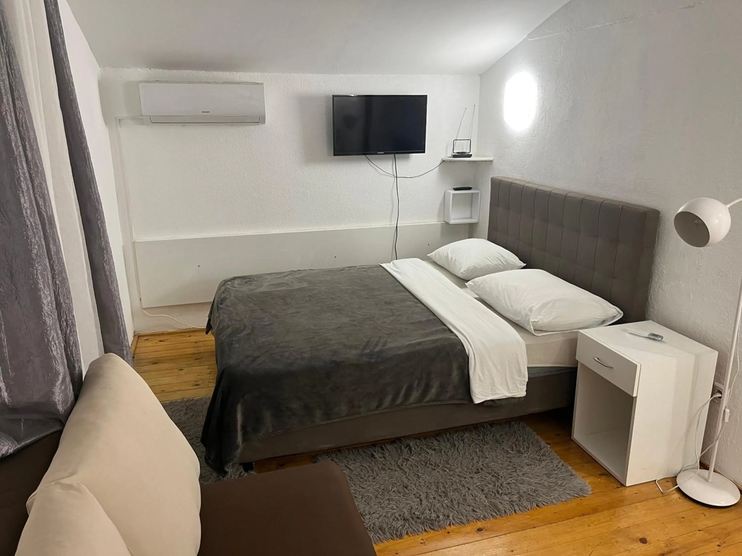 Bed in Apartments Mira