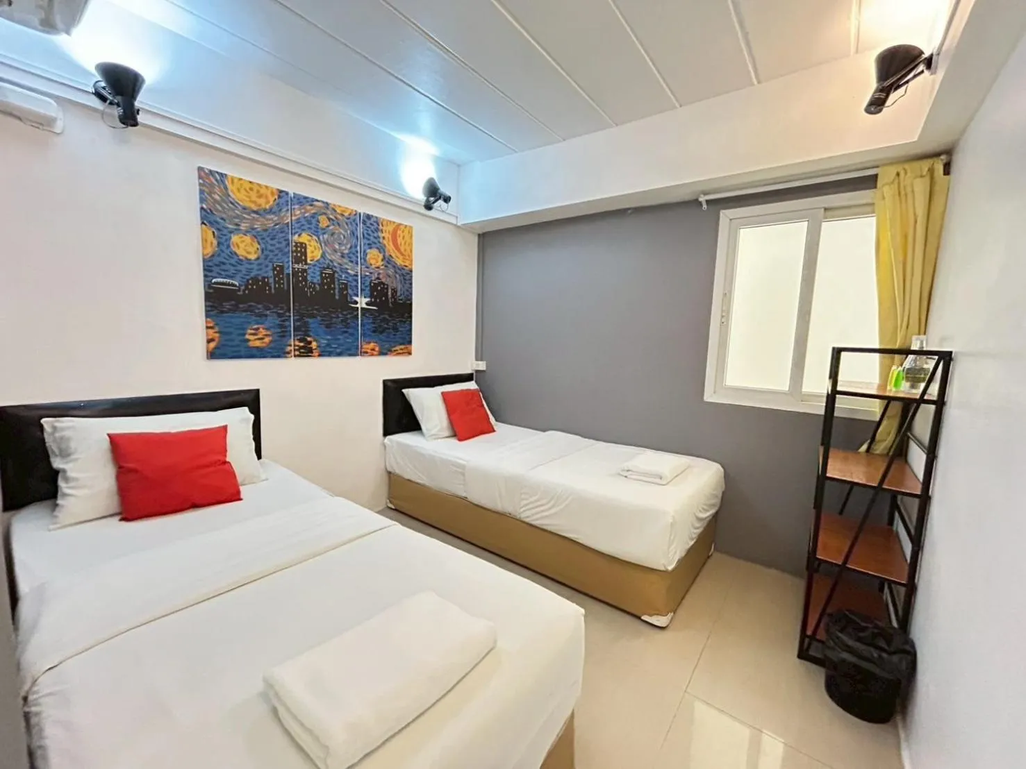 Bed in Happio Near Chabad House