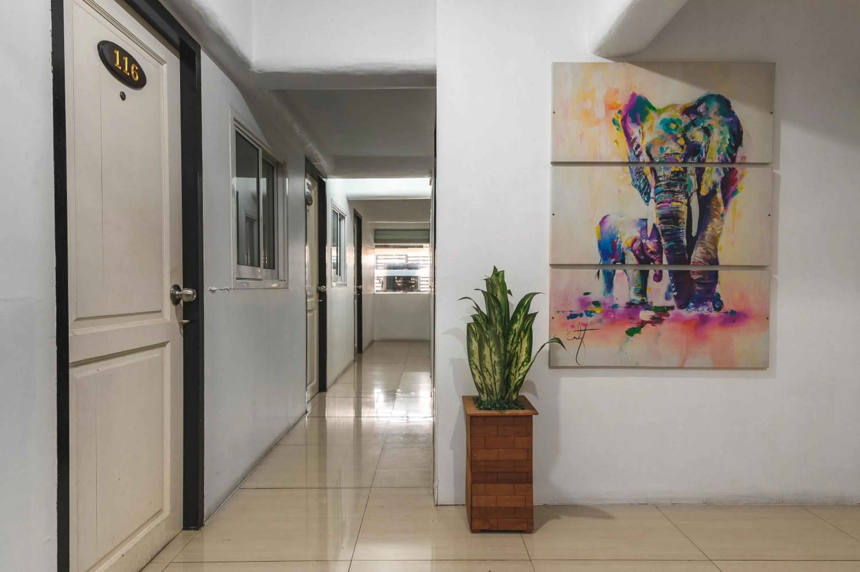 Decorative detail in Happio Near Chabad House