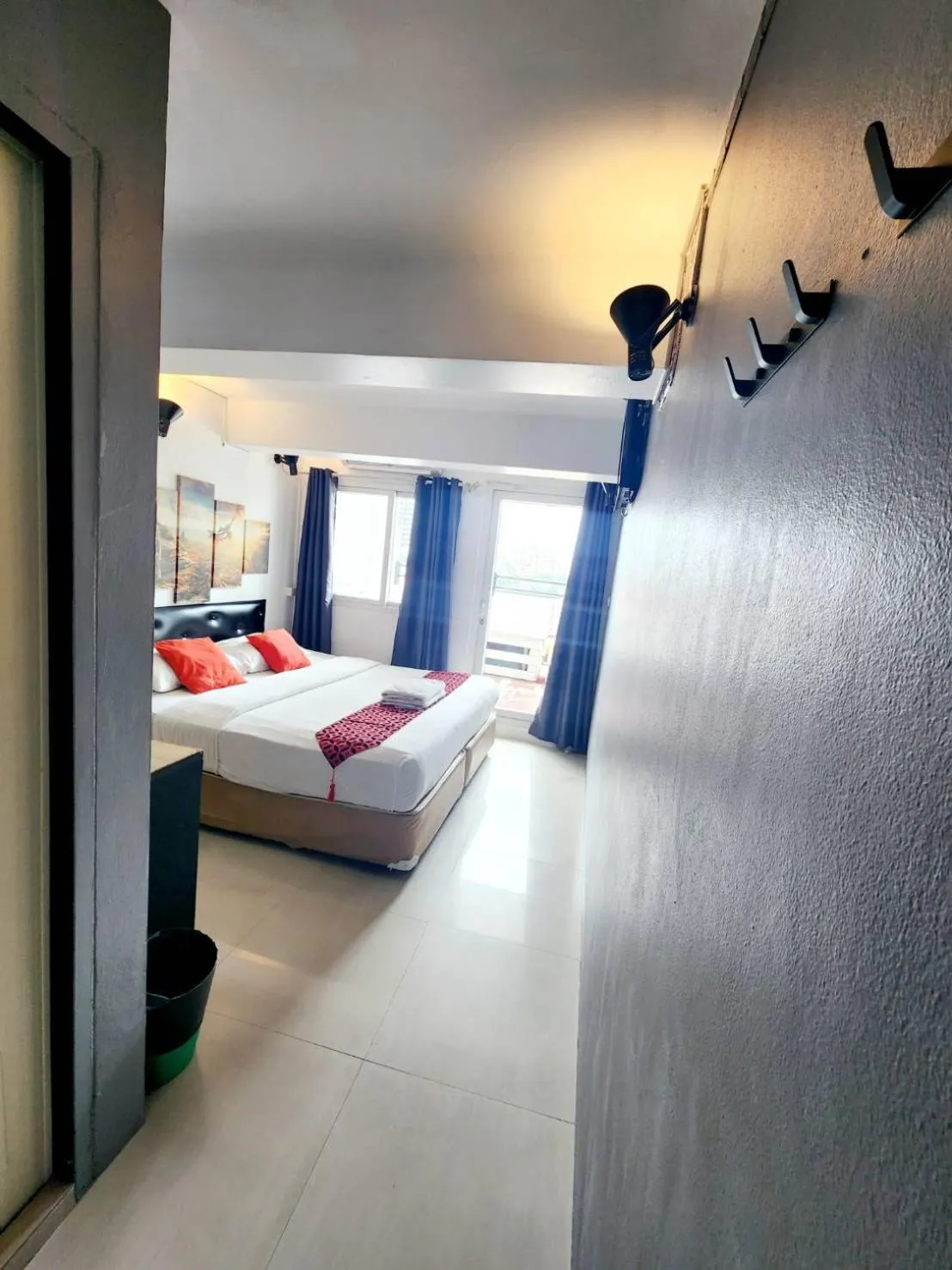 Bed in Happio Near Chabad House