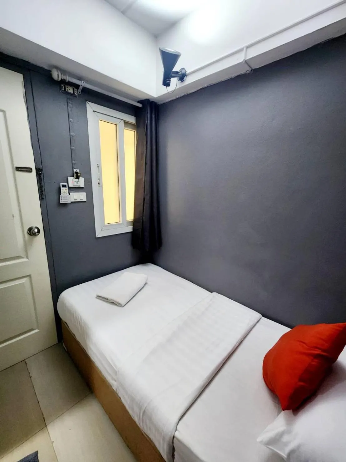 Bed in Happio Near Chabad House