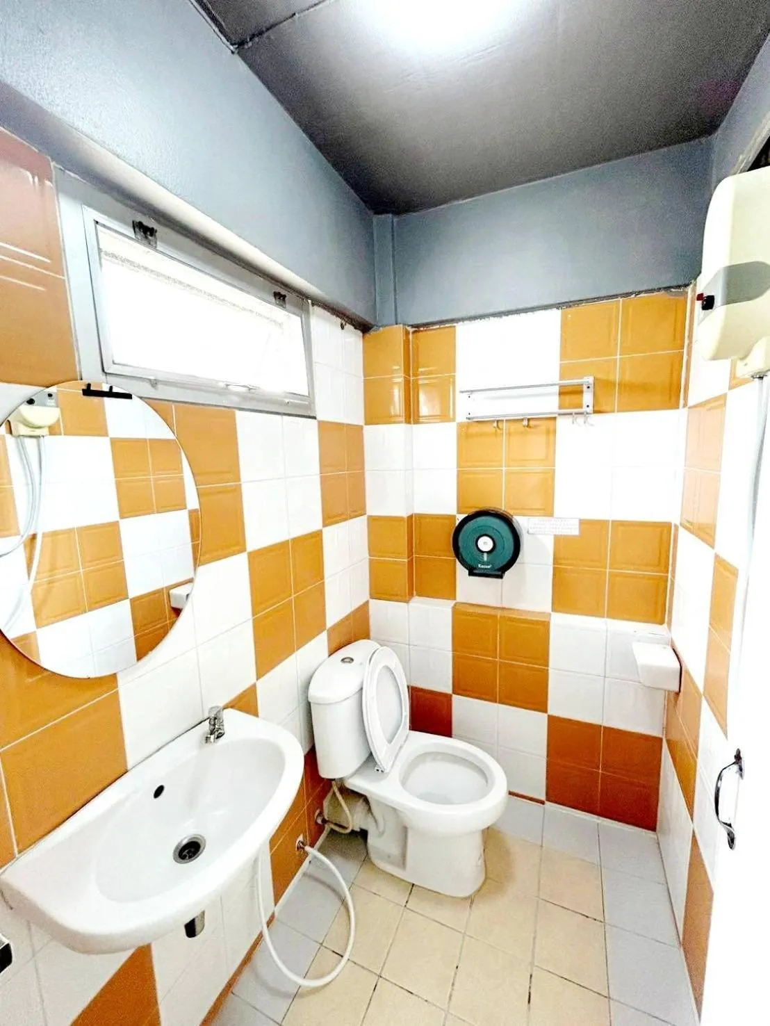 Shower in Happio Near Chabad House