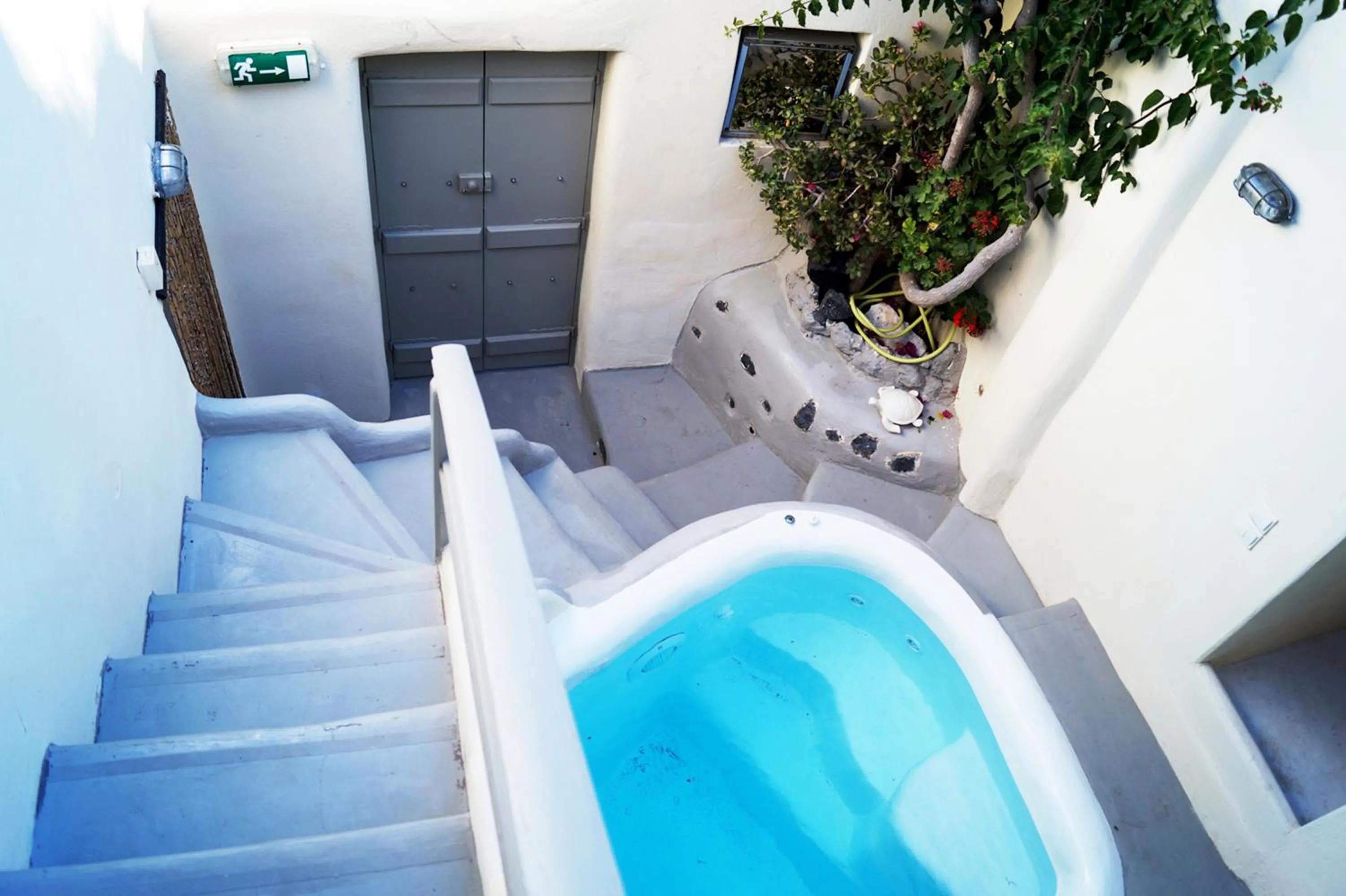 Pool view in Timedrops Santorini Villas