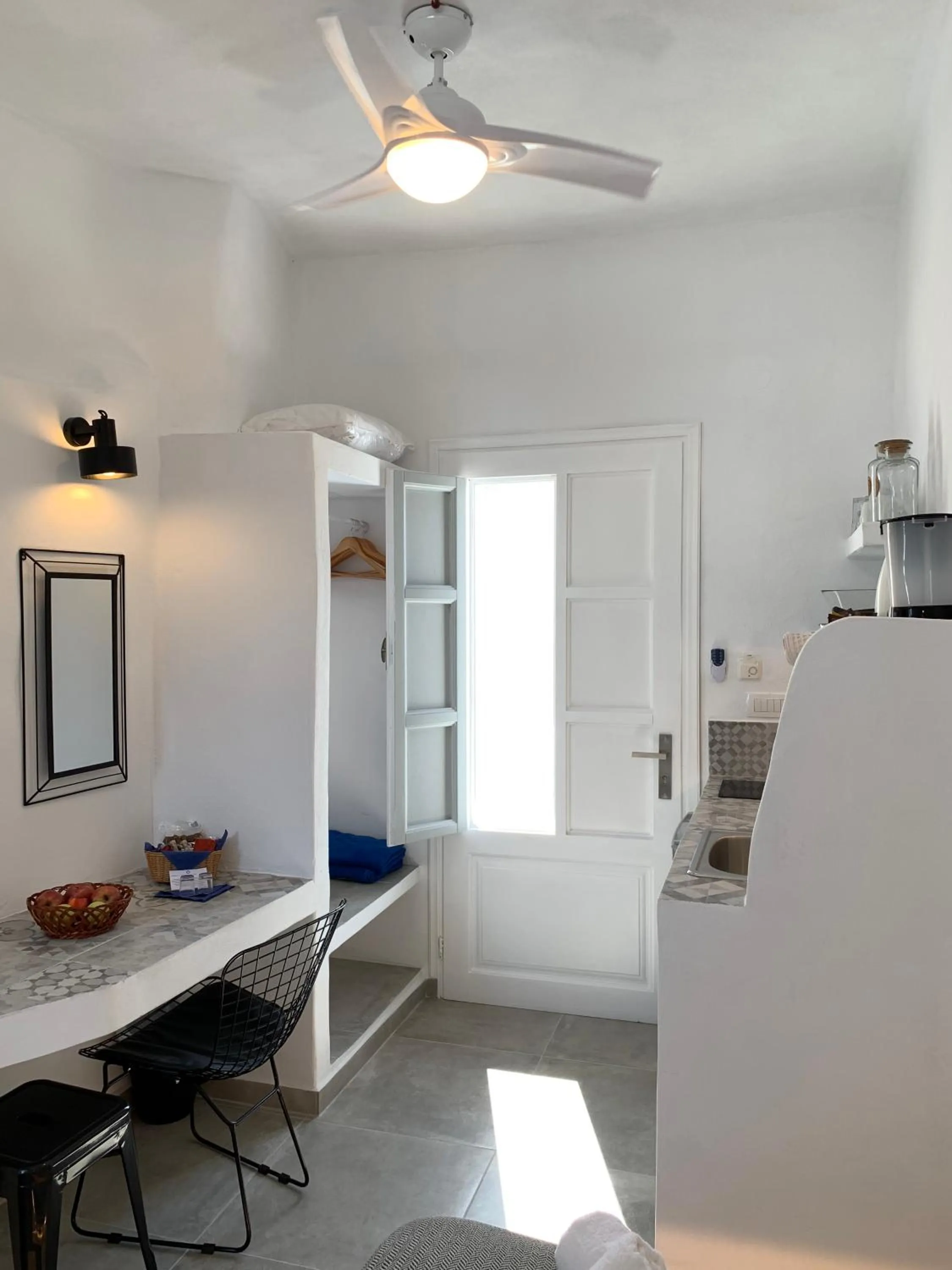 Kitchen or kitchenette in Timedrops Santorini Villas