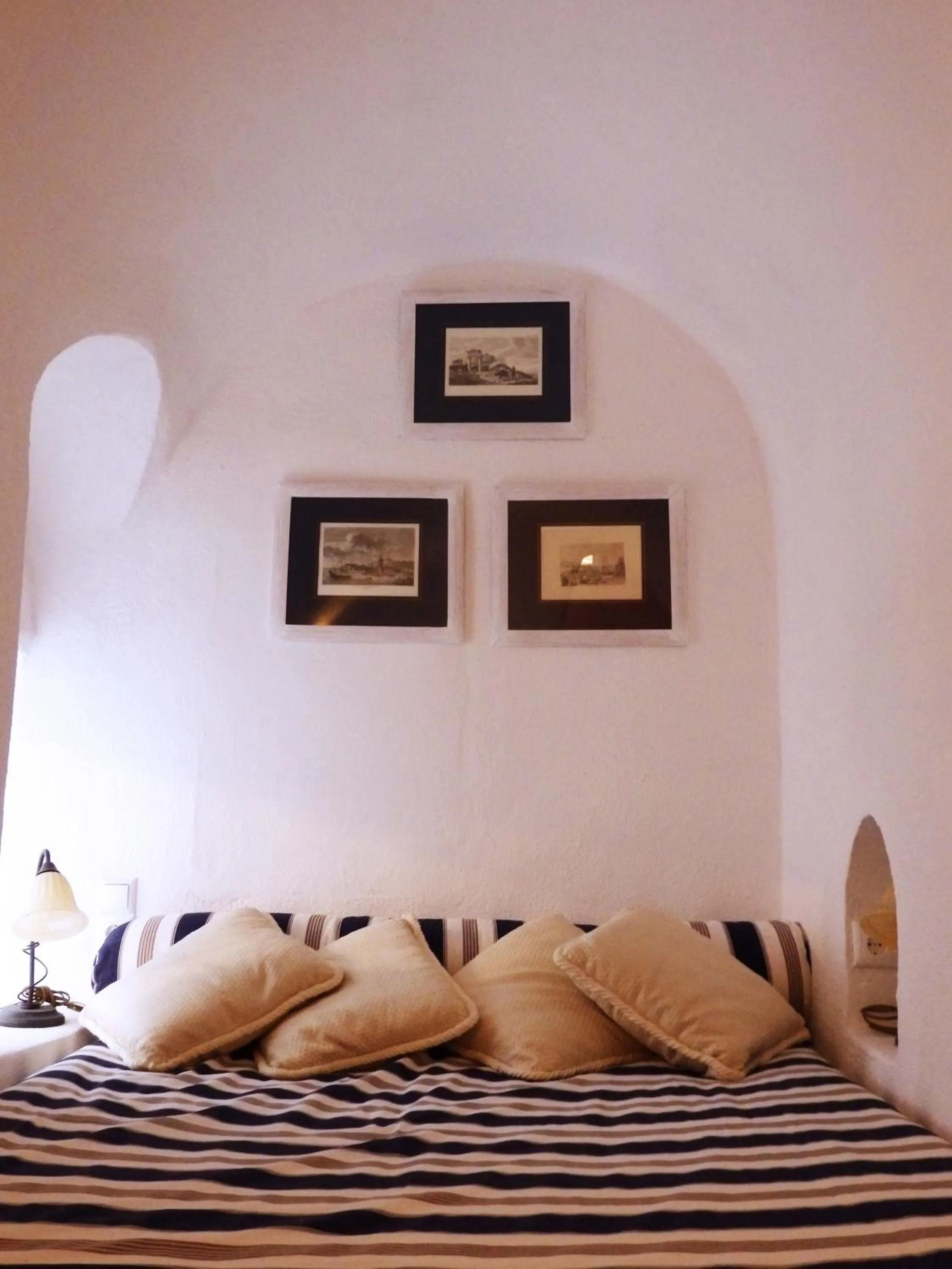 Bed in Timedrops Santorini Villas