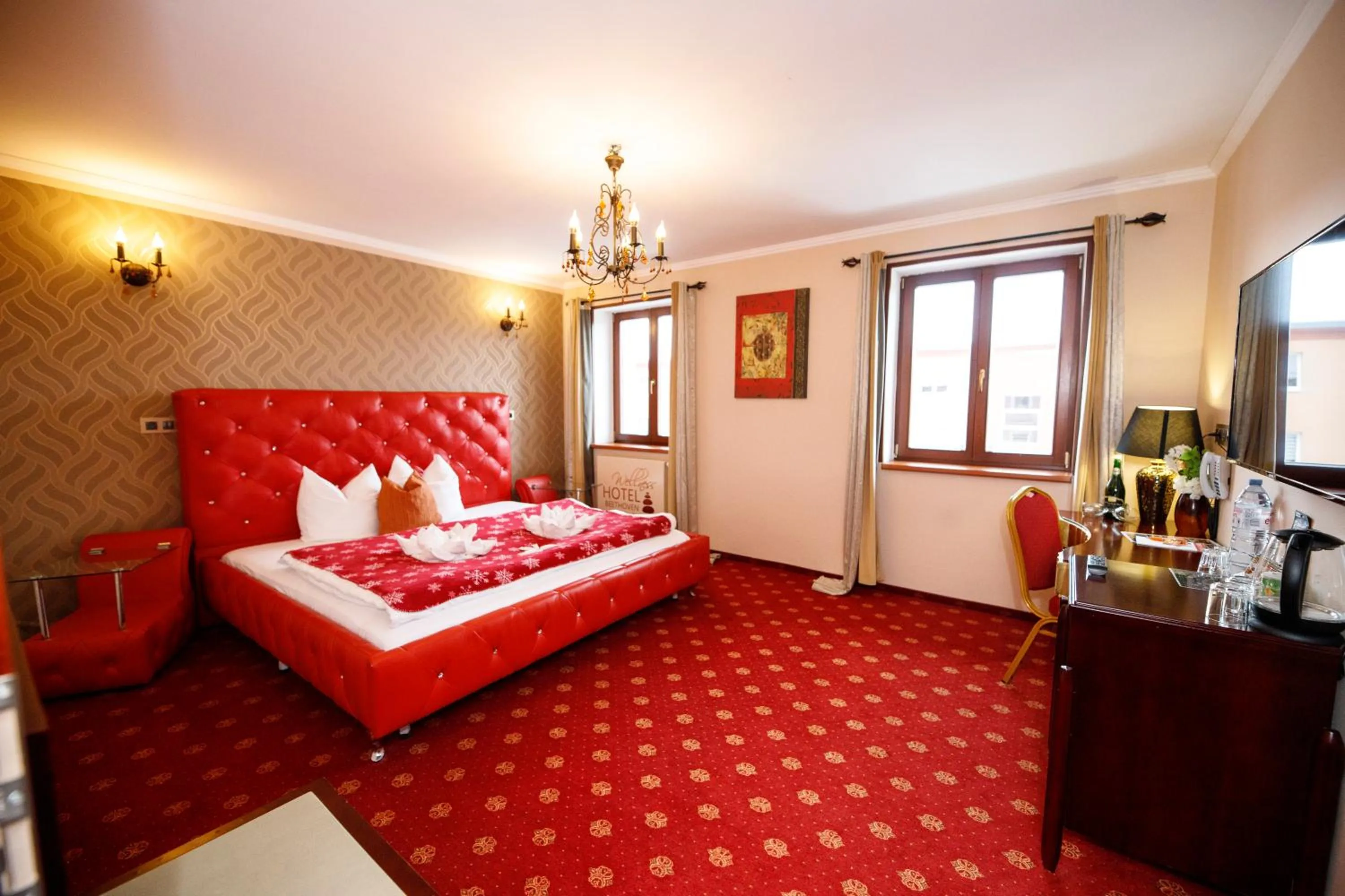 Kitchen or kitchenette, Bed in Wellness Hotel Beethoven