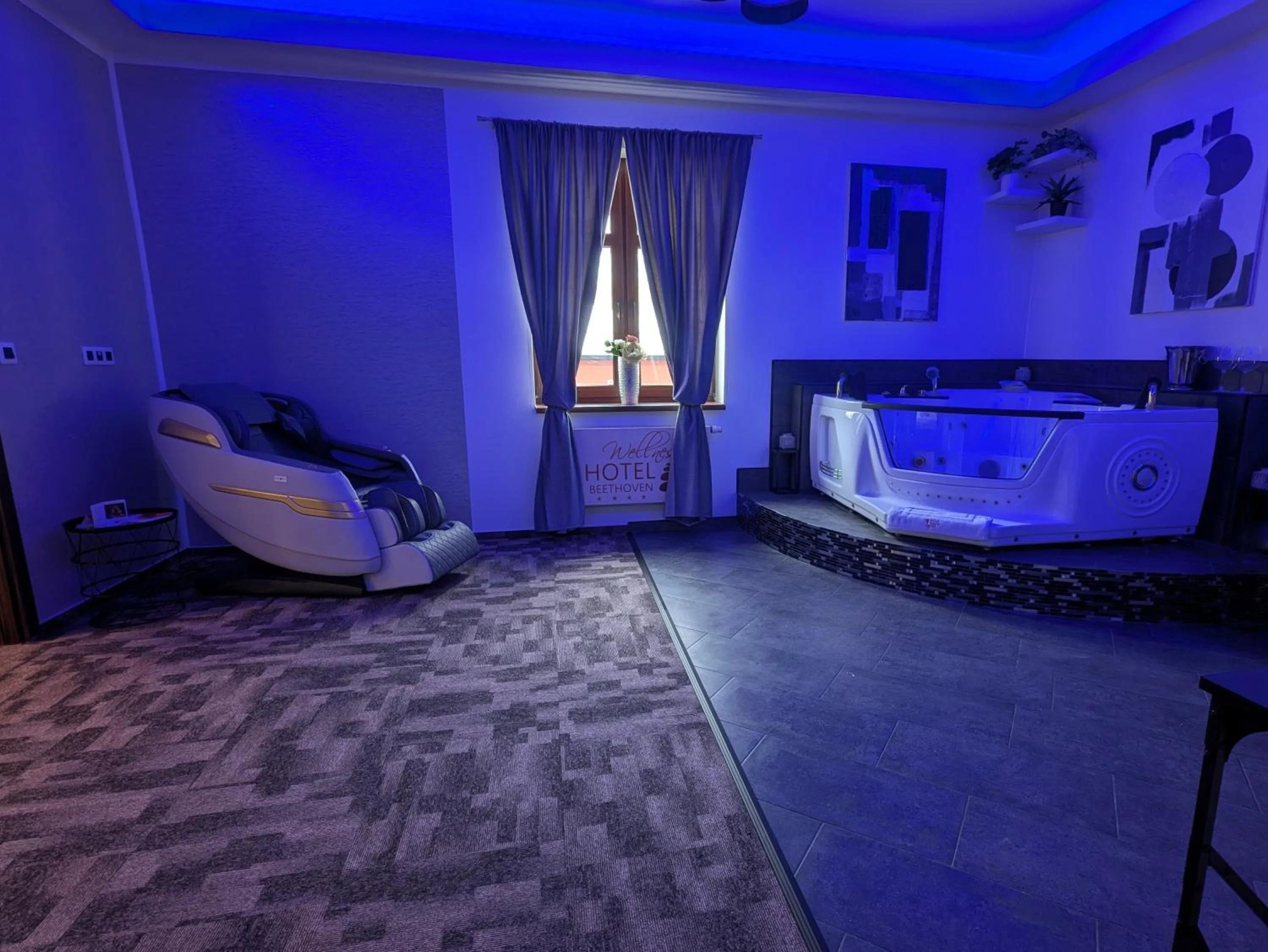 Property building, Bed in Wellness Hotel Beethoven