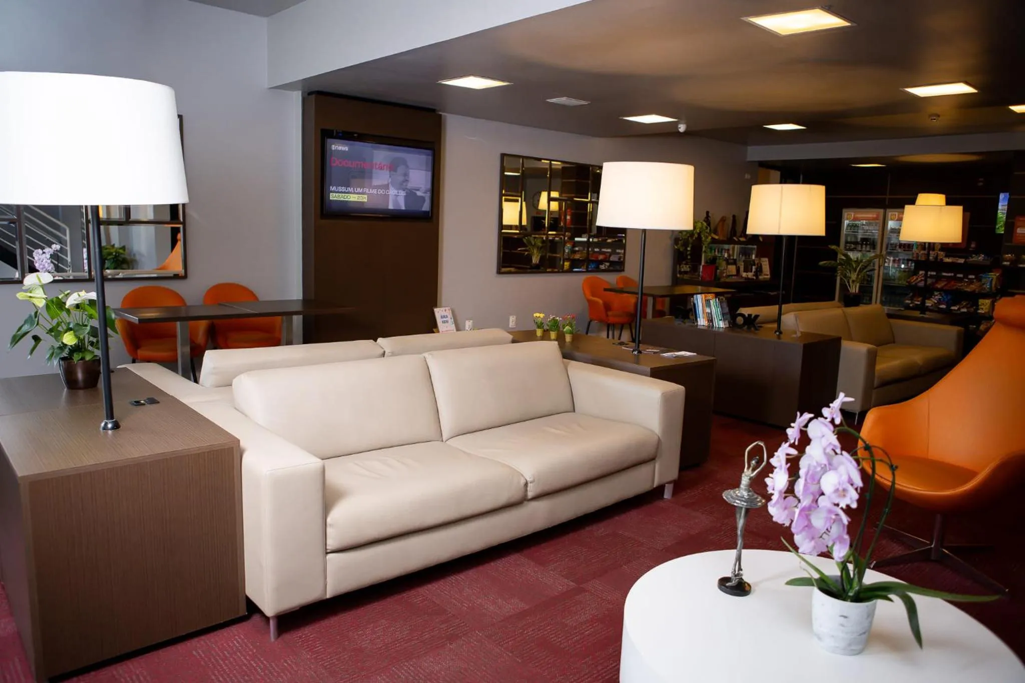 Communal lounge/ TV room in Hotel 10 Joinville