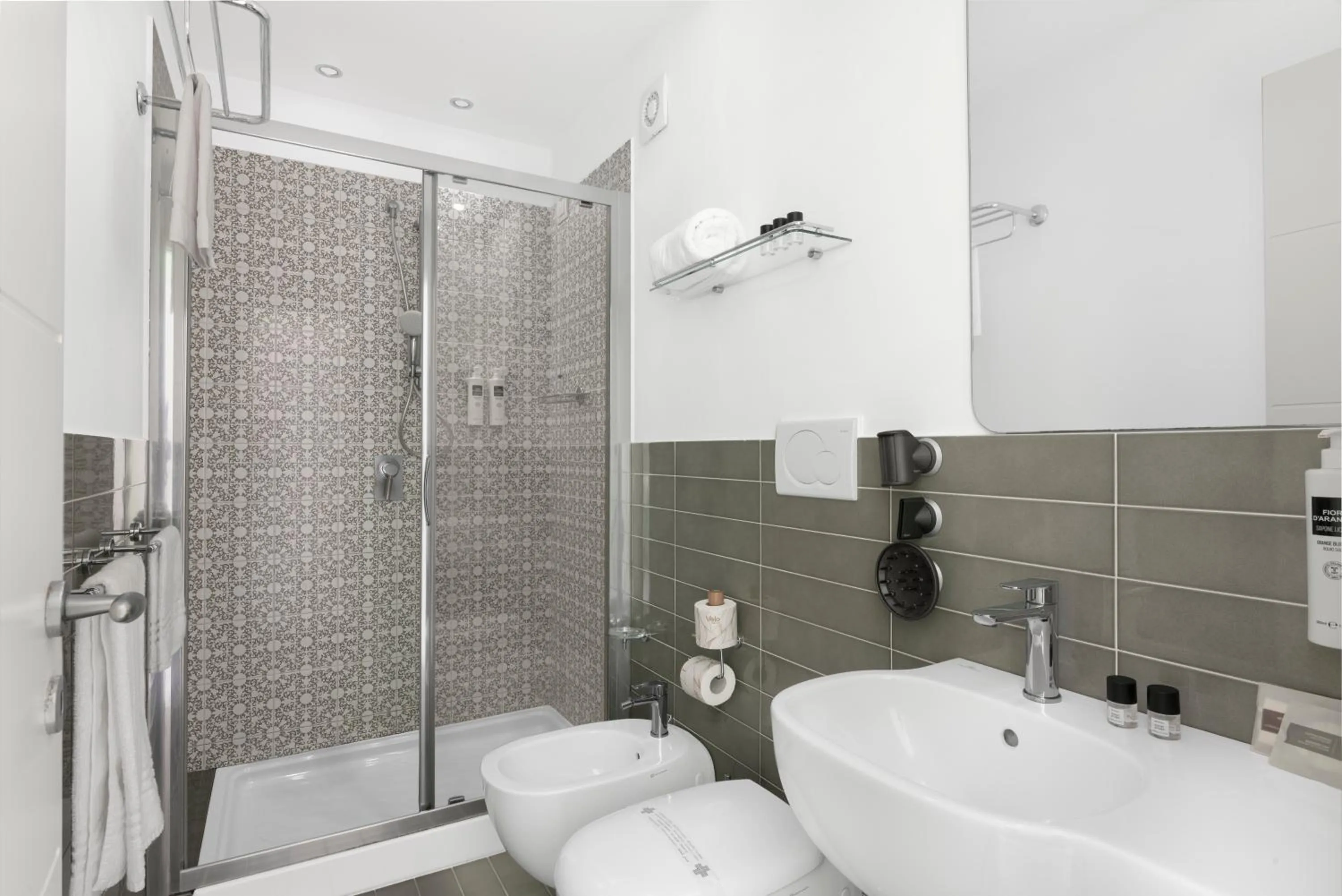 Shower in Palazzo Tasso