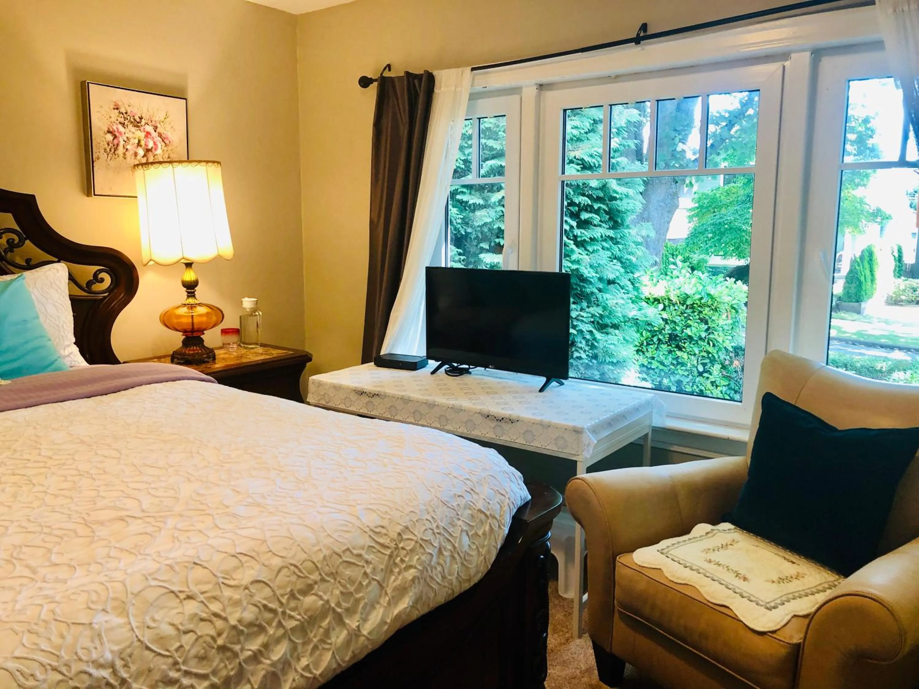 Bed in The Sunshine House-Free Parking