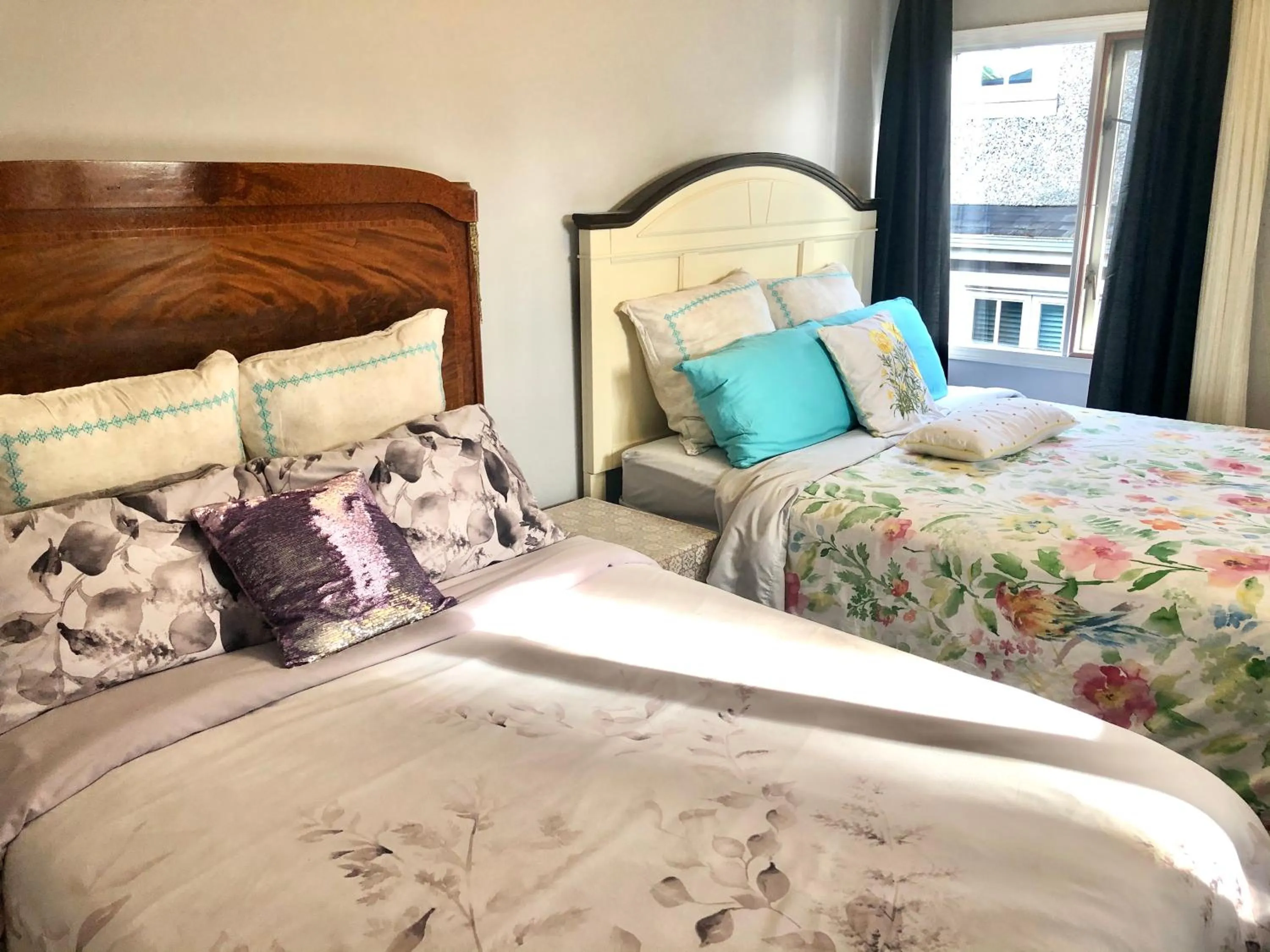 Bed in The Sunshine House-Free Parking