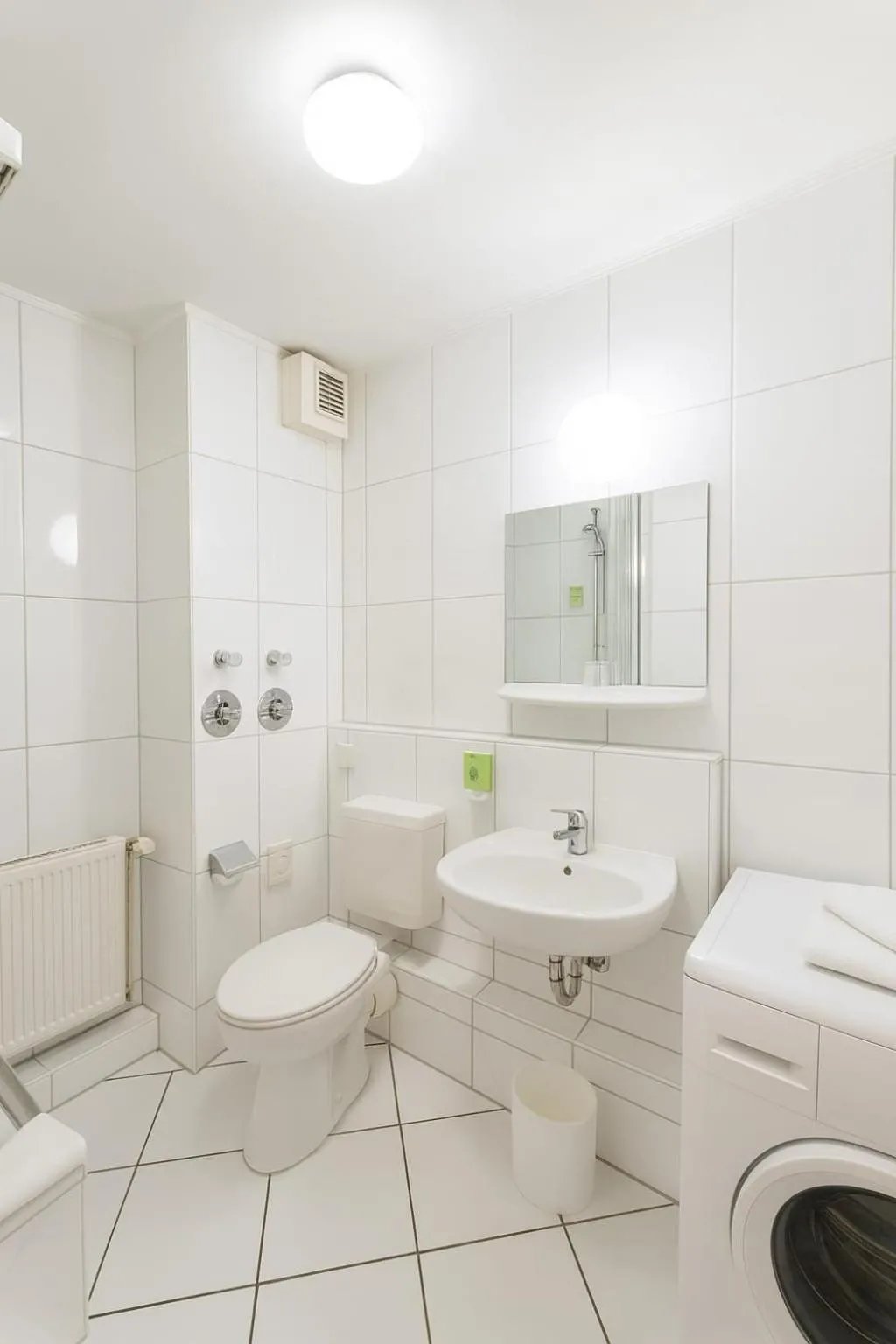 Bathroom in Apartments Atomis Hotel Düsseldorf City