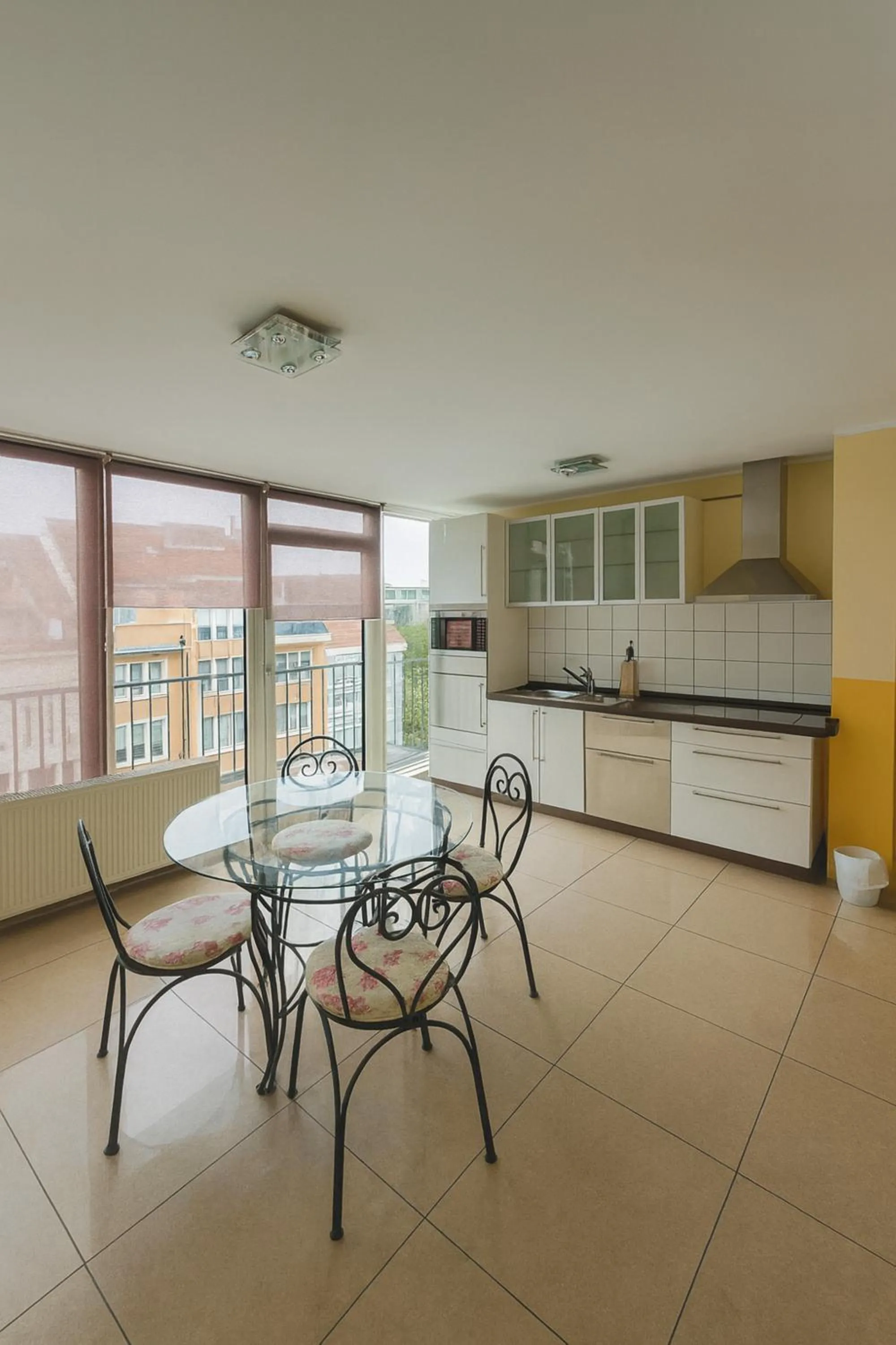 kitchen in Apartments Atomis Hotel Düsseldorf City