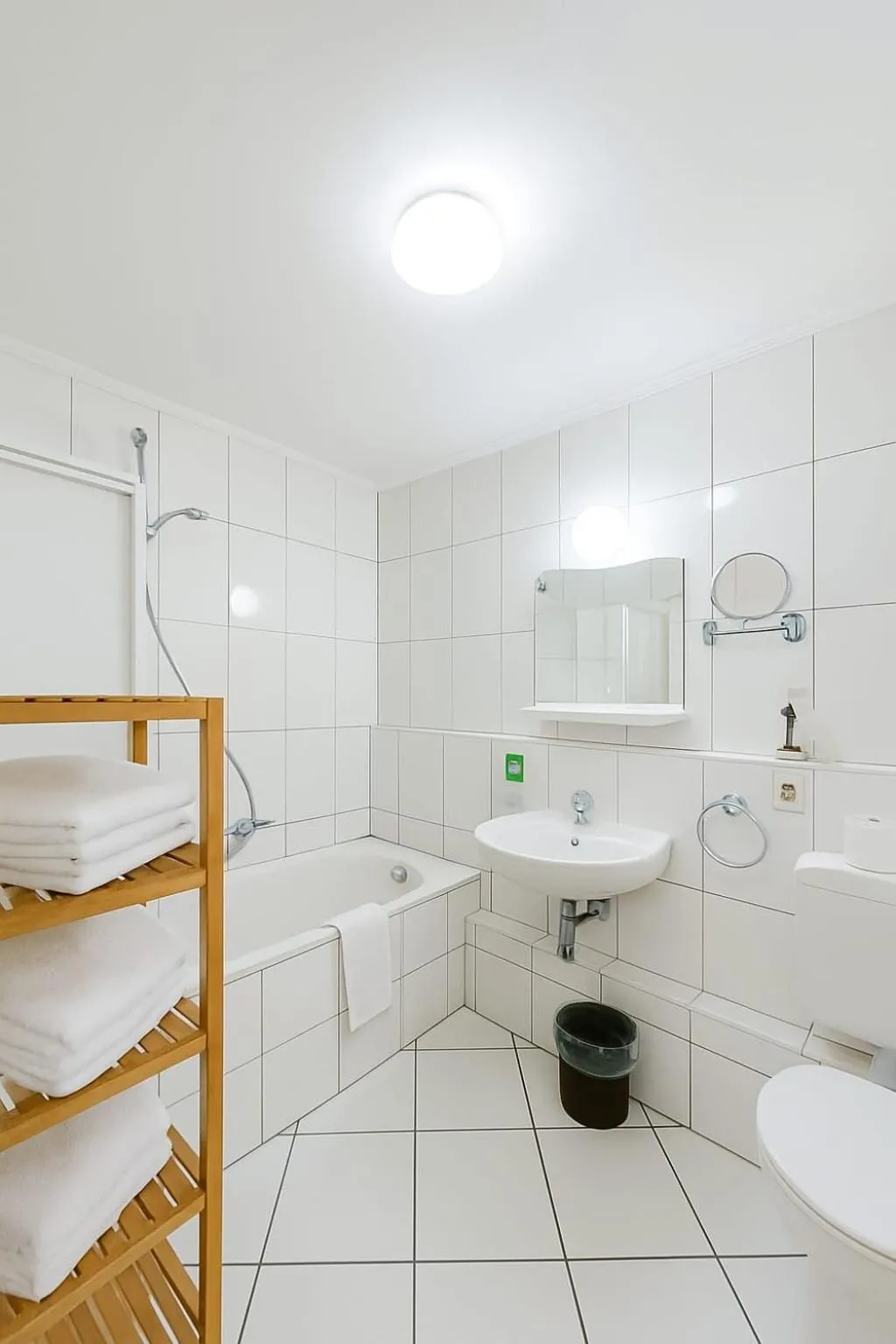 Bathroom in Apartments Atomis Hotel Düsseldorf City
