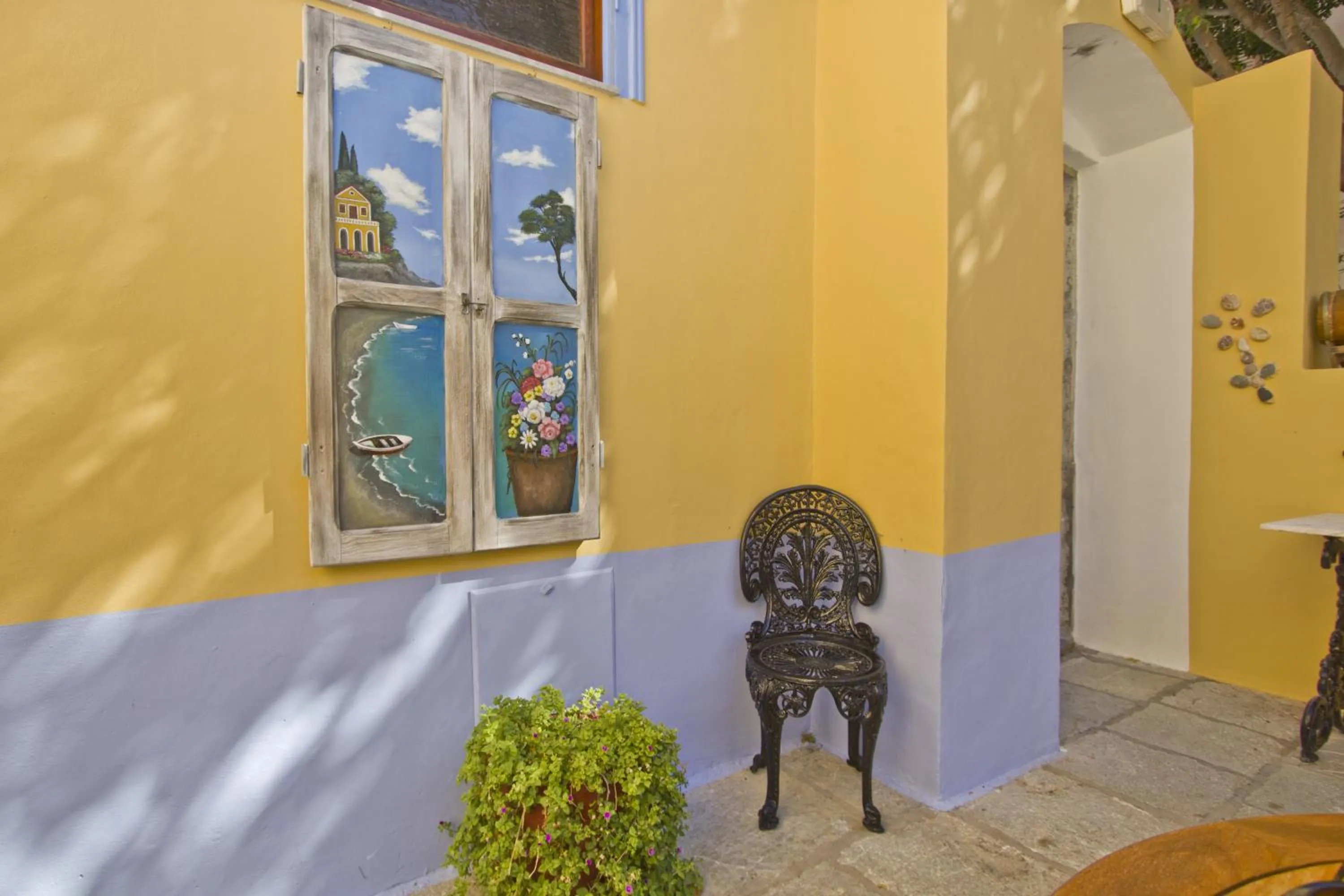 Decorative detail in Dorian Hotel