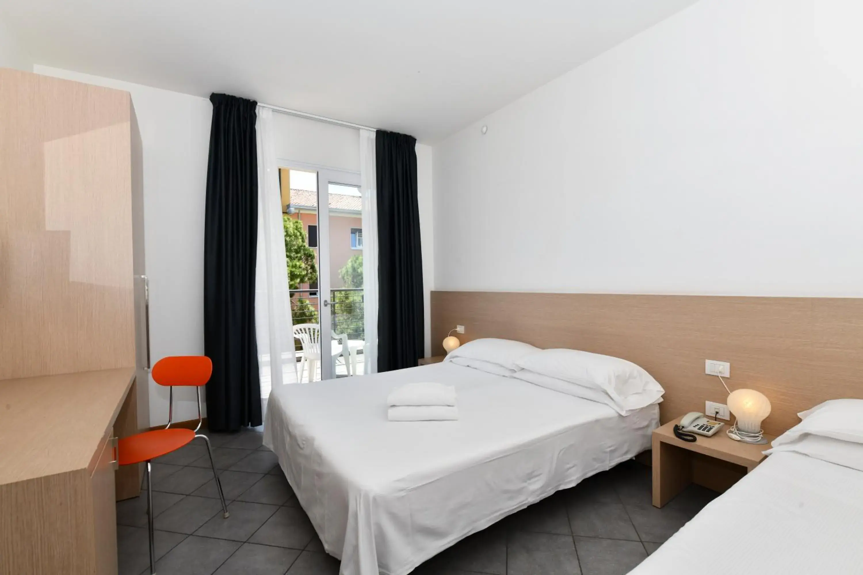 Double or Twin Room with Balcony, Beach Access and Parking in Hotel Eden Double or Twin Room with Balcony, Beach Access and Parking in Hotel Eden