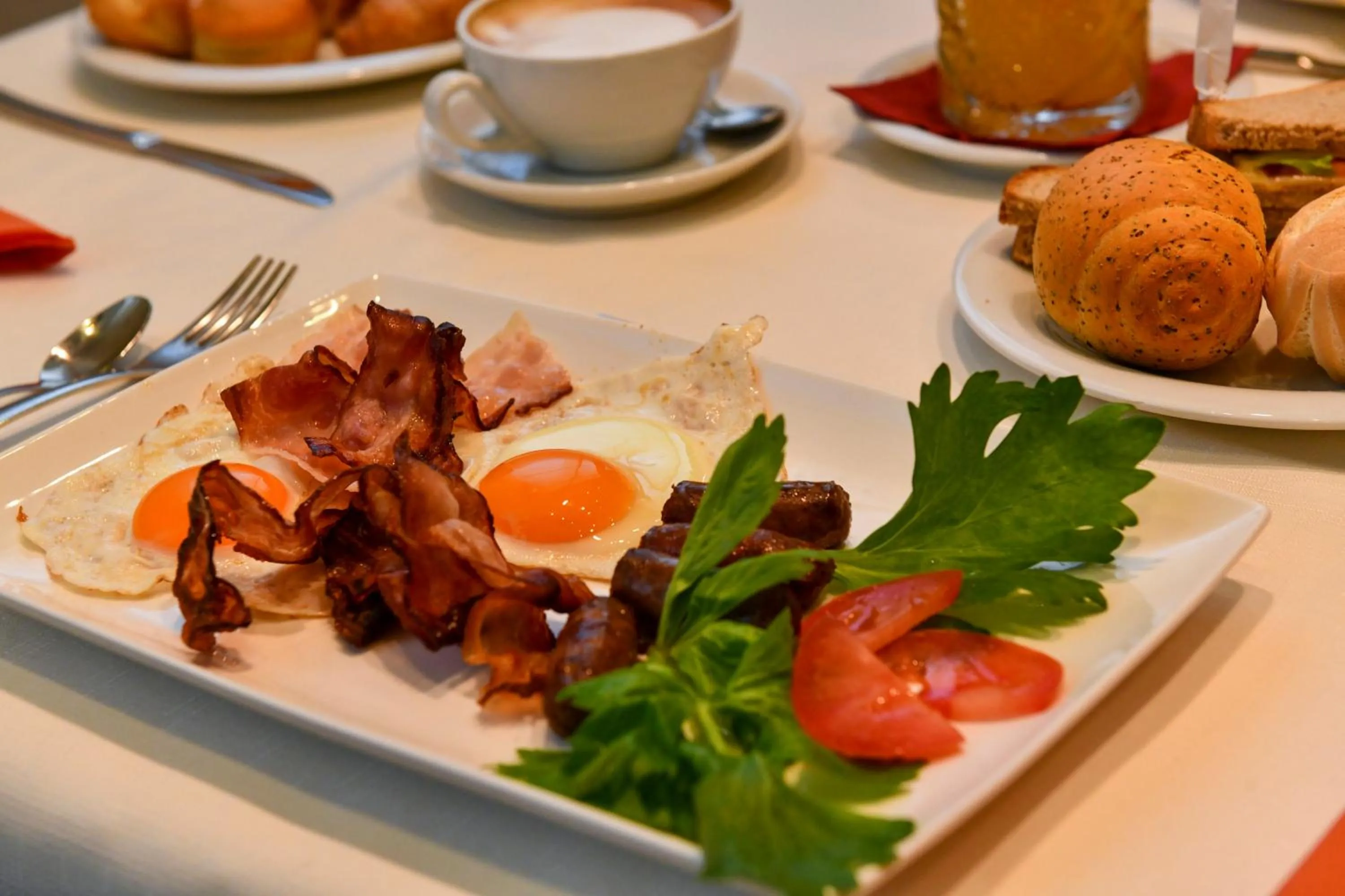 Restaurant/places to eat in Hotel Eden