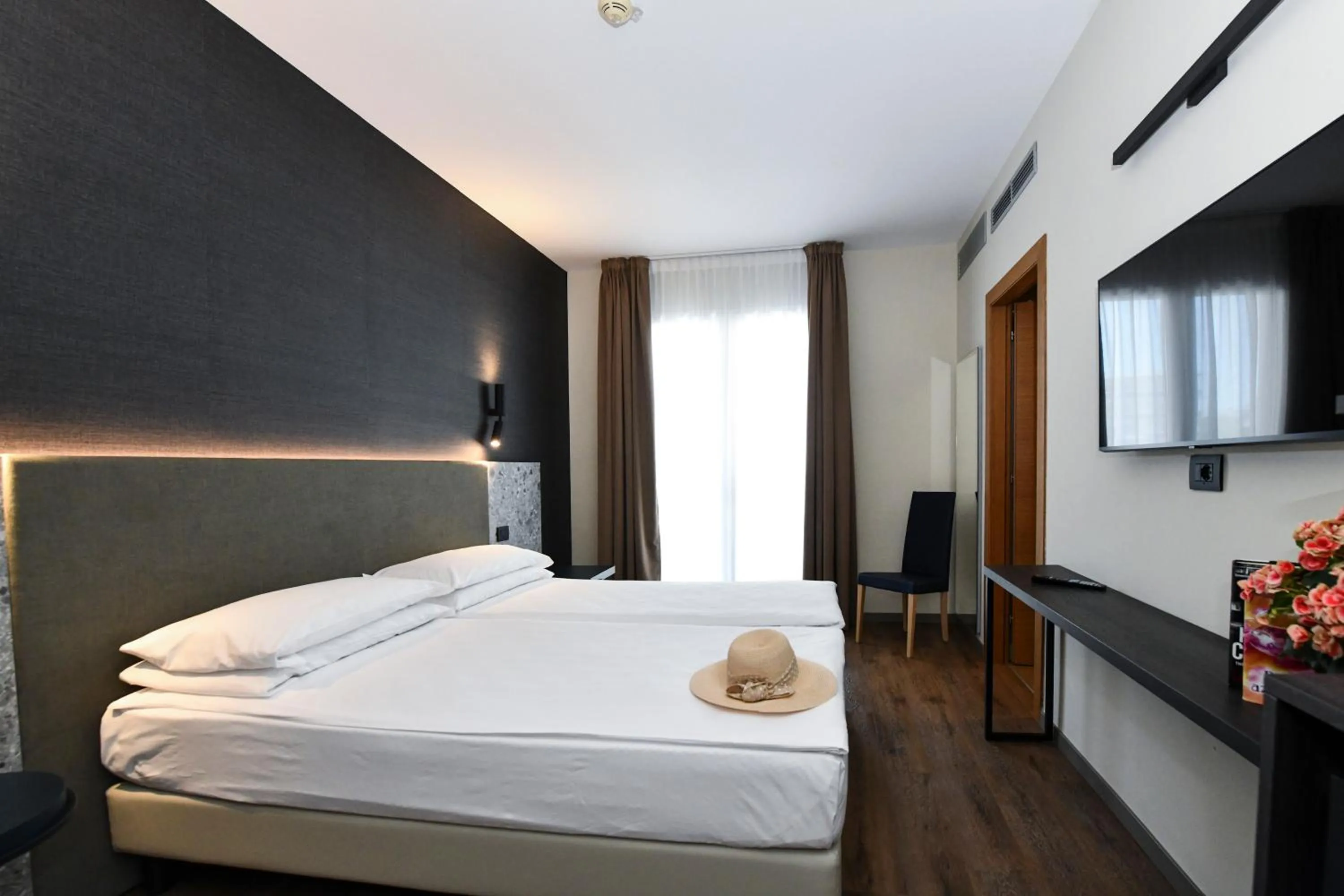 Photo of the whole room, Bed in Hotel Eden