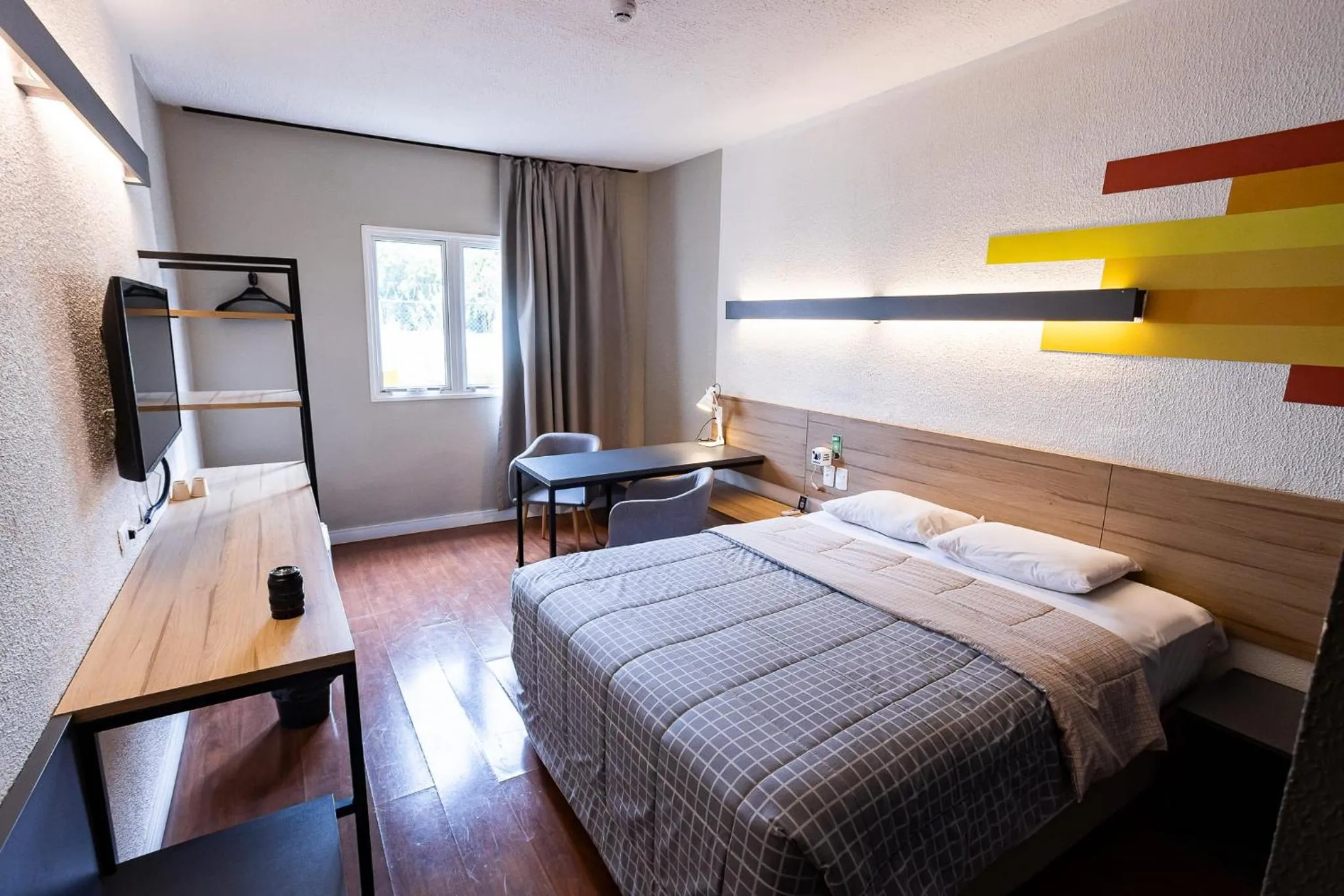 Communal lounge/ TV room, Bed in Hotel 10 Curitiba