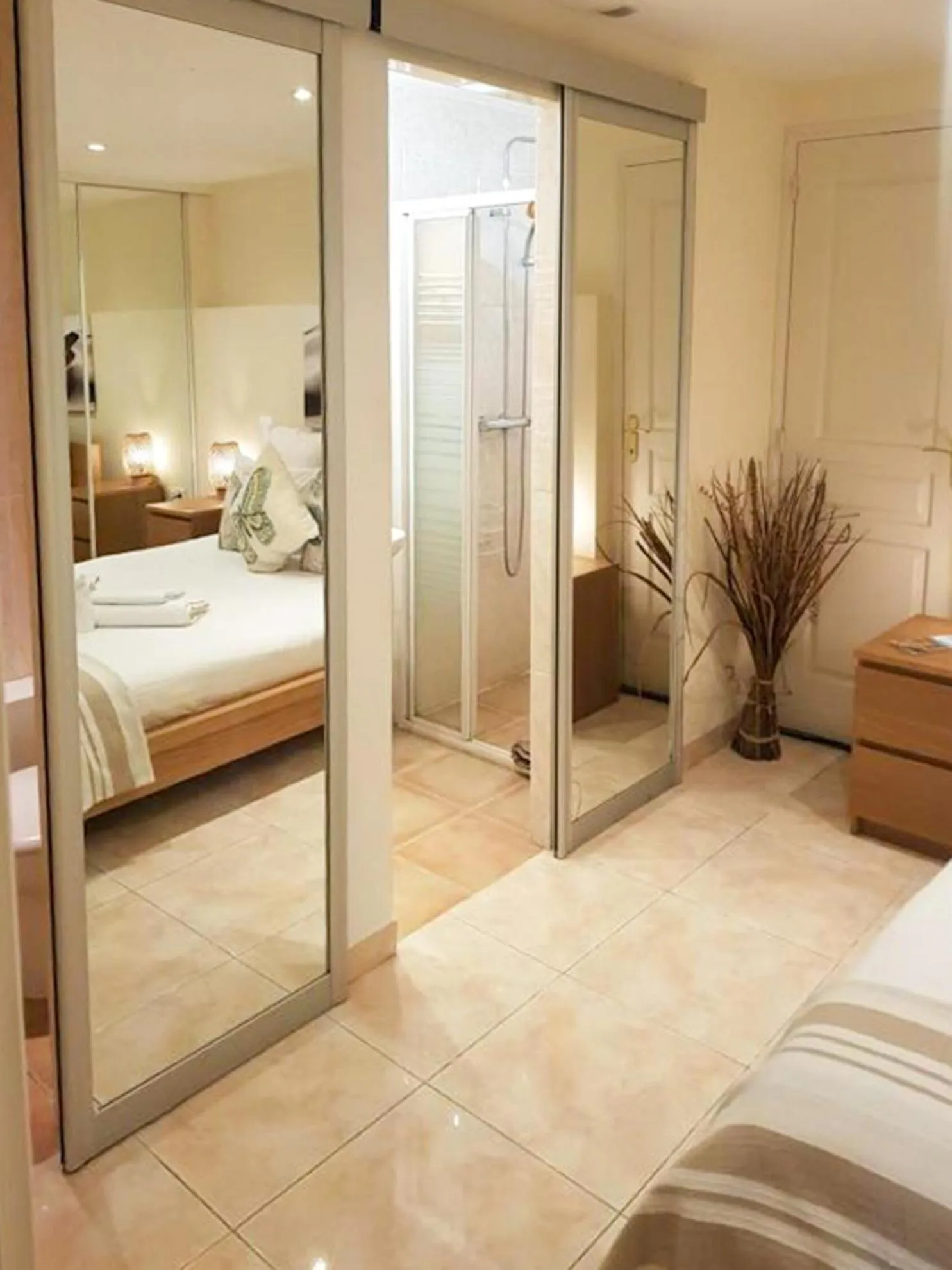 Bed in Hôtel Villa Maya - Golfe de Saint-Tropez