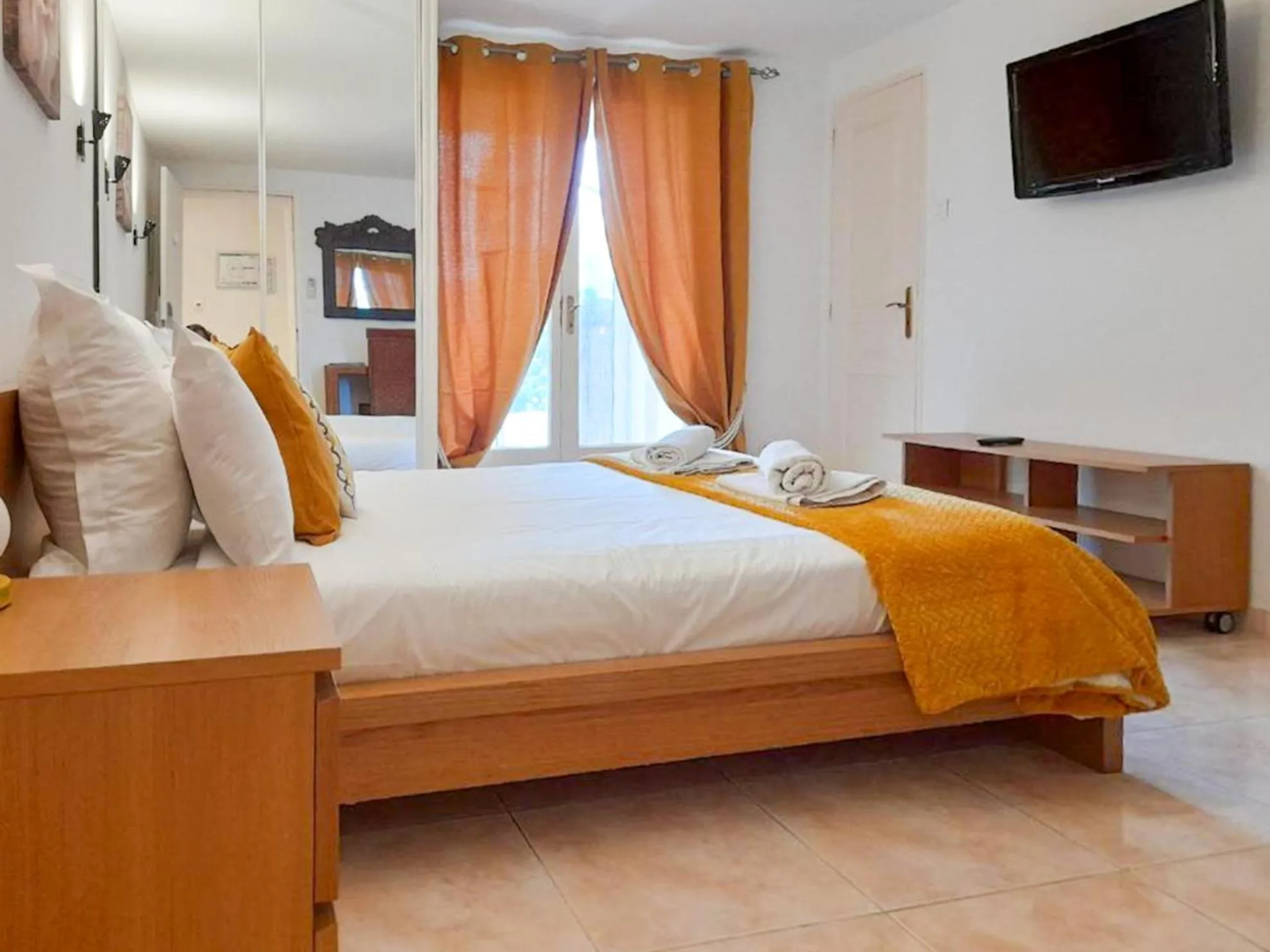 Bed in Hôtel Villa Maya - Golfe de Saint-Tropez