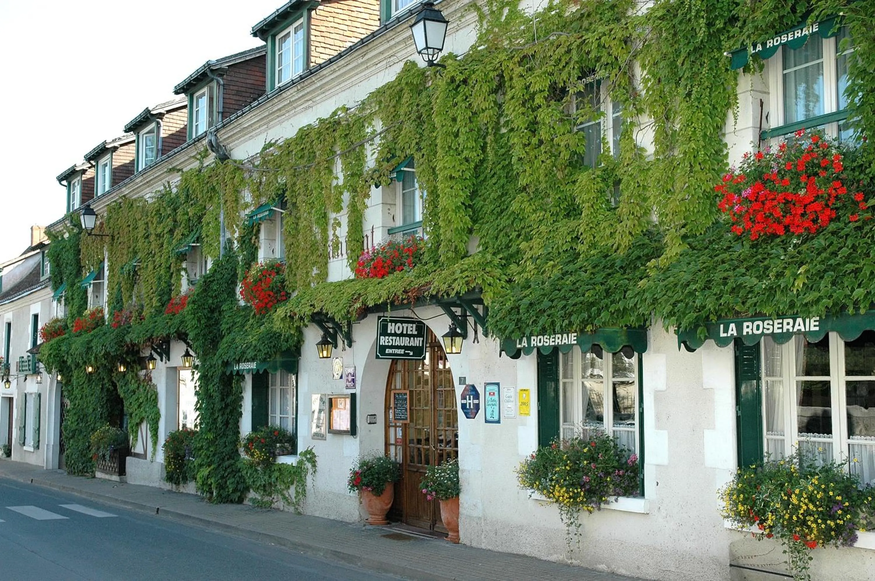 Facade/entrance in Hotel La Roseraie