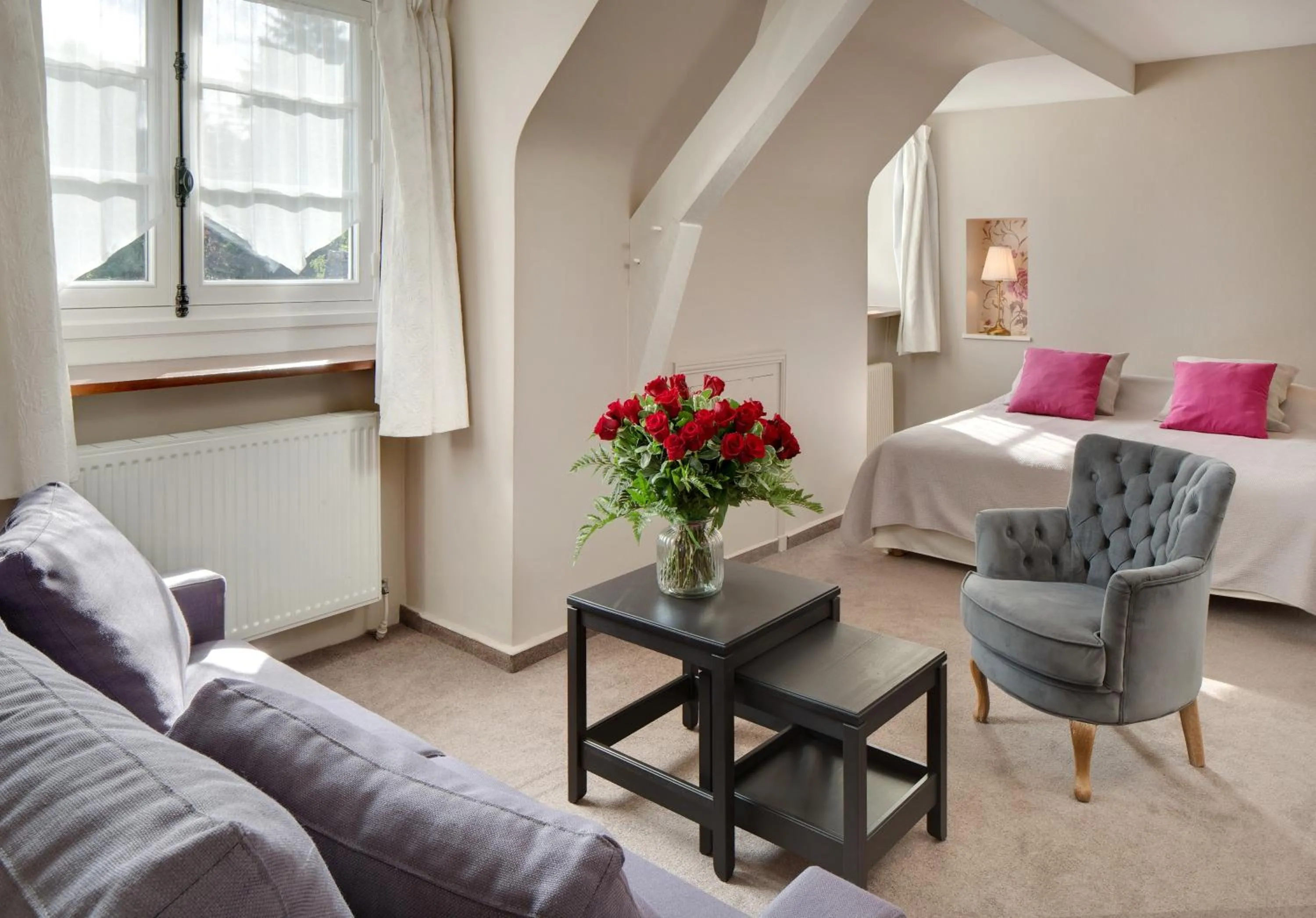 Photo of the whole room in Hotel La Roseraie