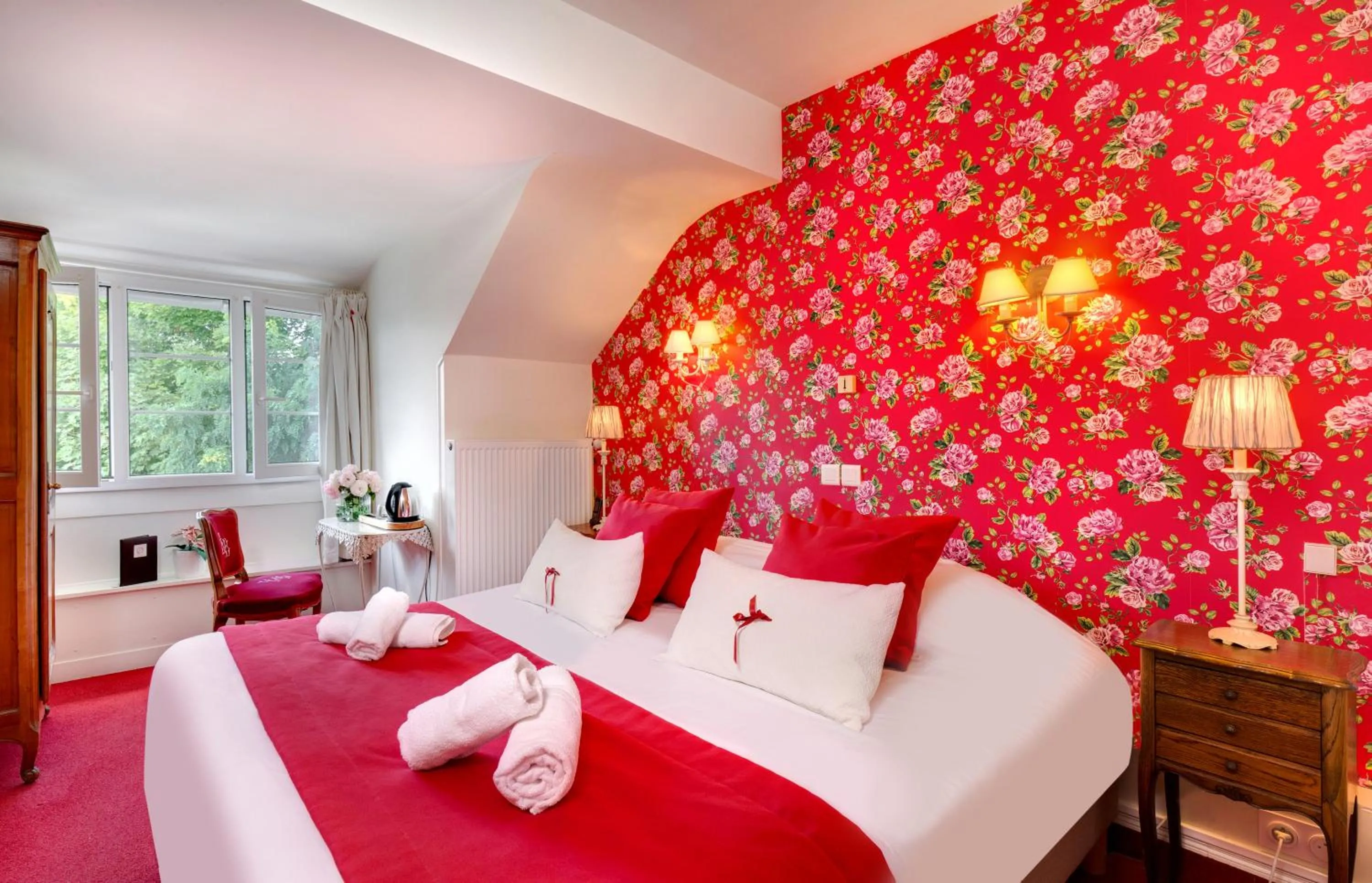 Photo of the whole room, Bed in Hotel La Roseraie