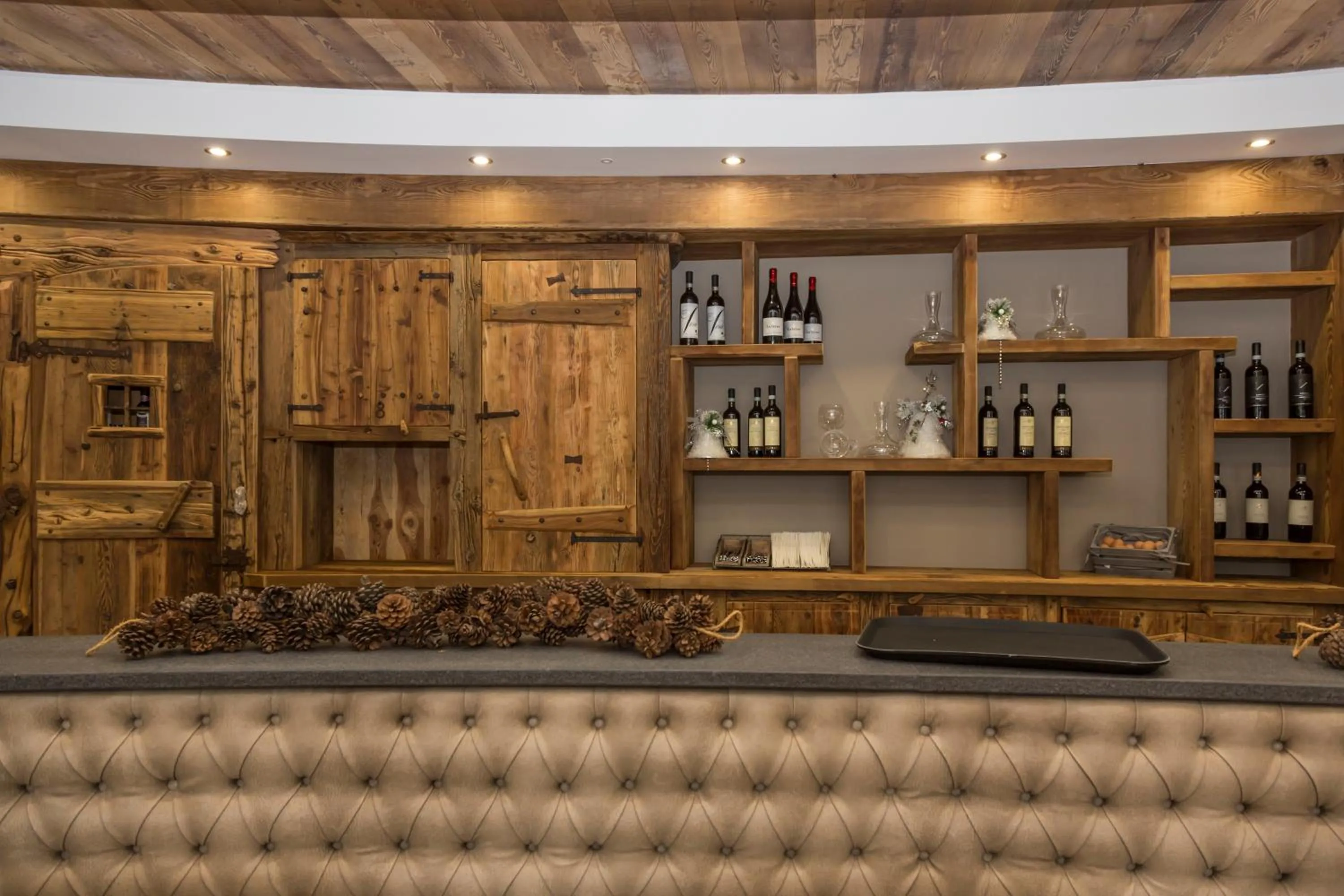 Restaurant/places to eat in Hotel K2