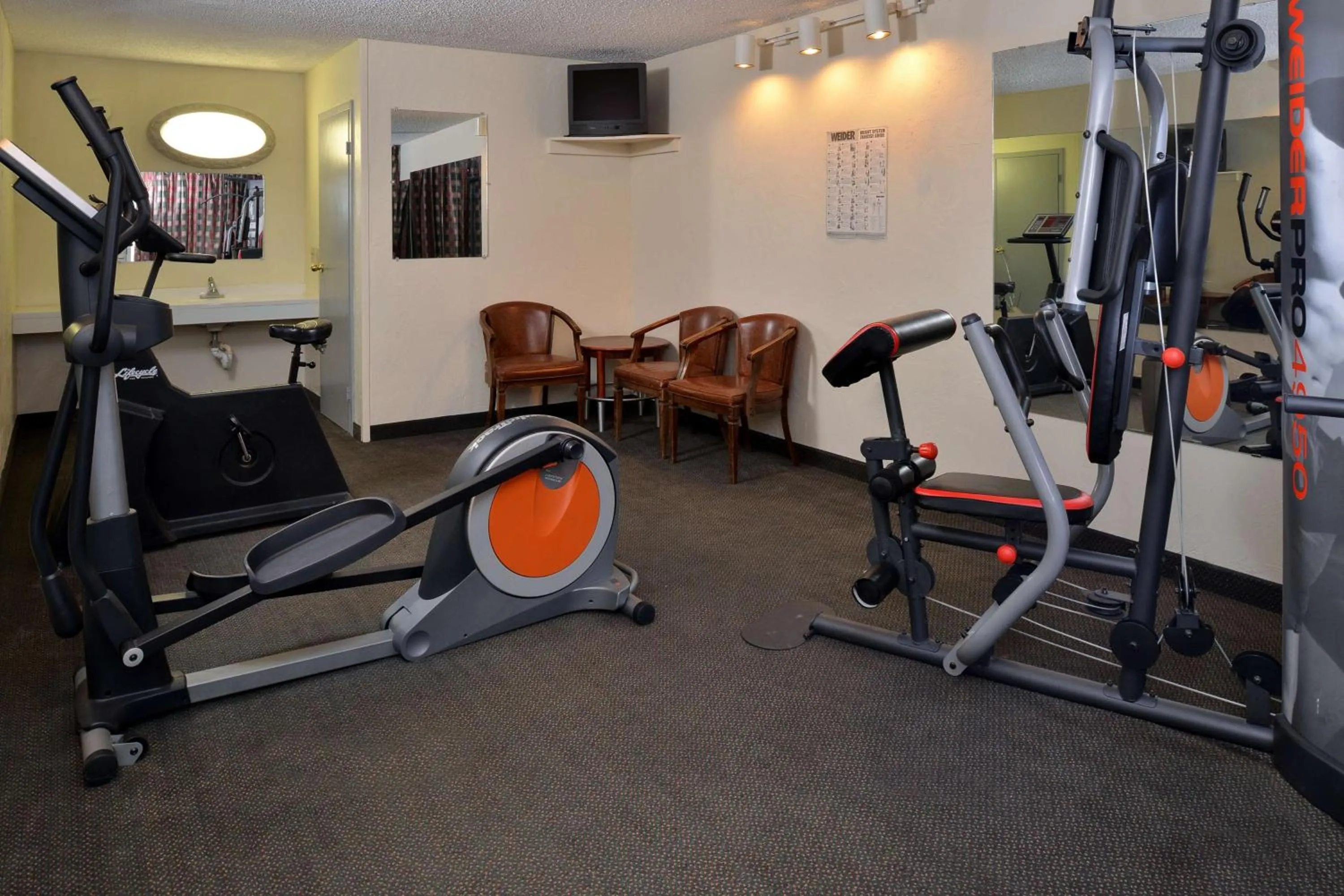Fitness centre/facilities in Castle Inn & Suites Anadarko