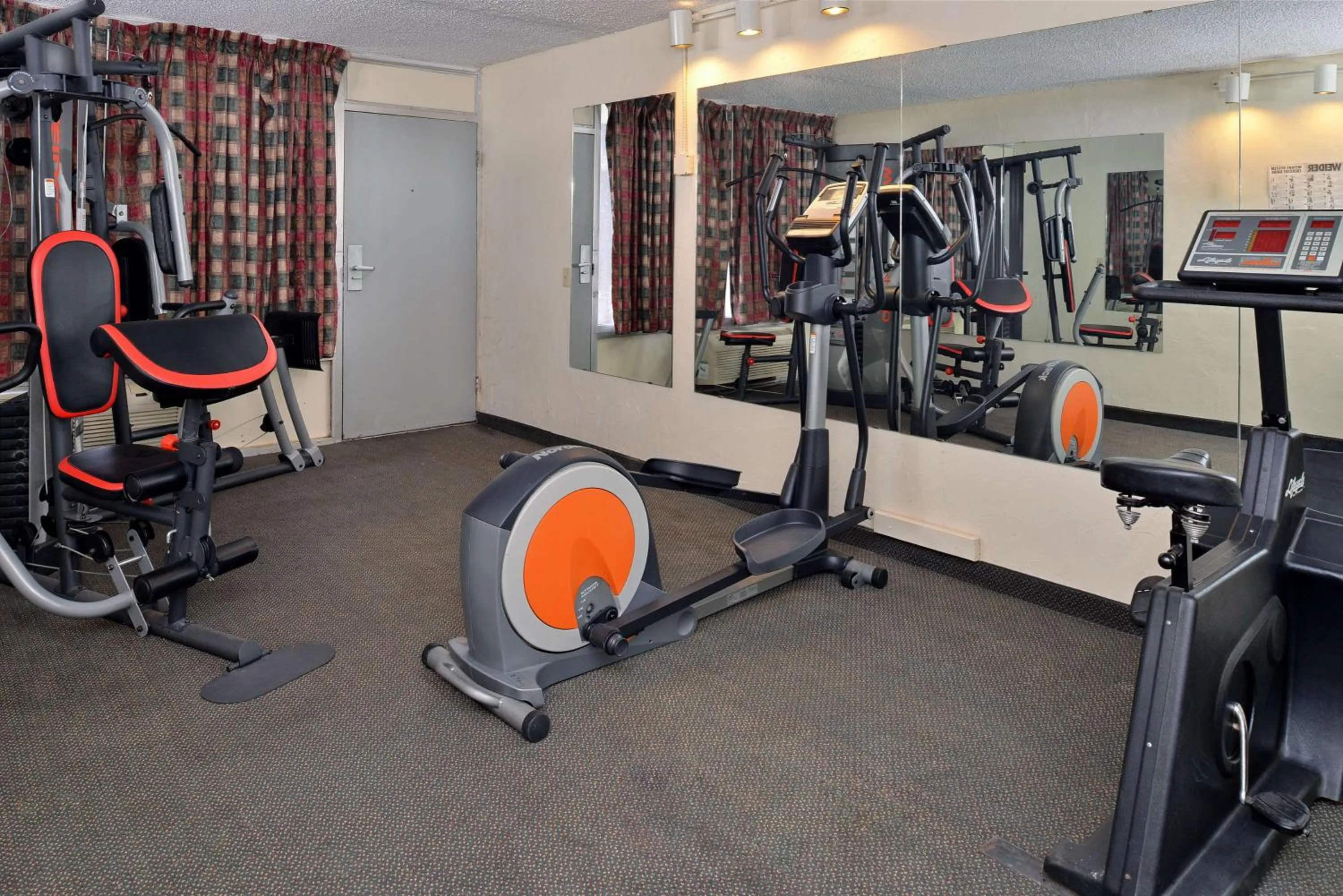 Fitness centre/facilities in Castle Inn & Suites Anadarko