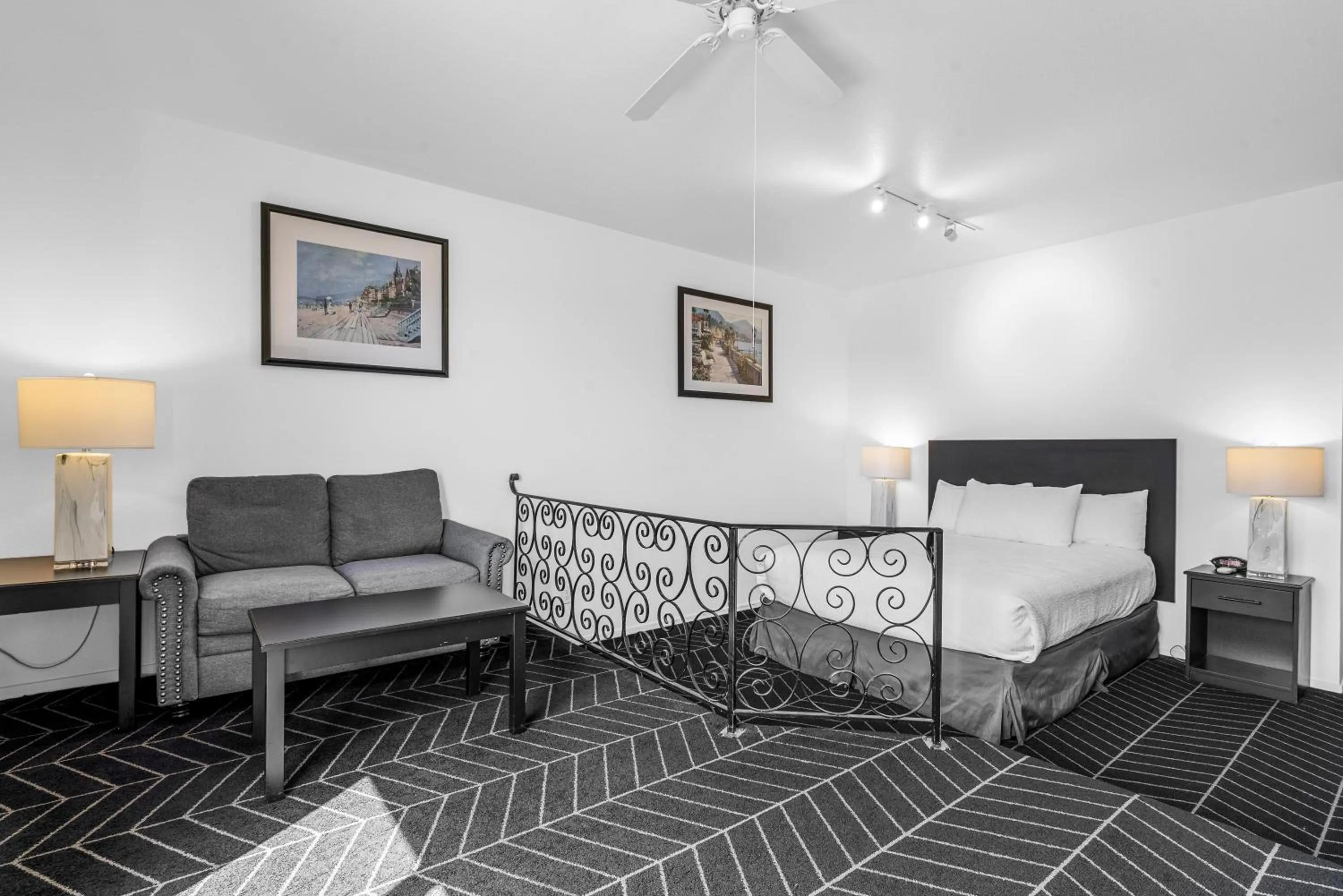 Bedroom, Bed in Masterpiece Hotel